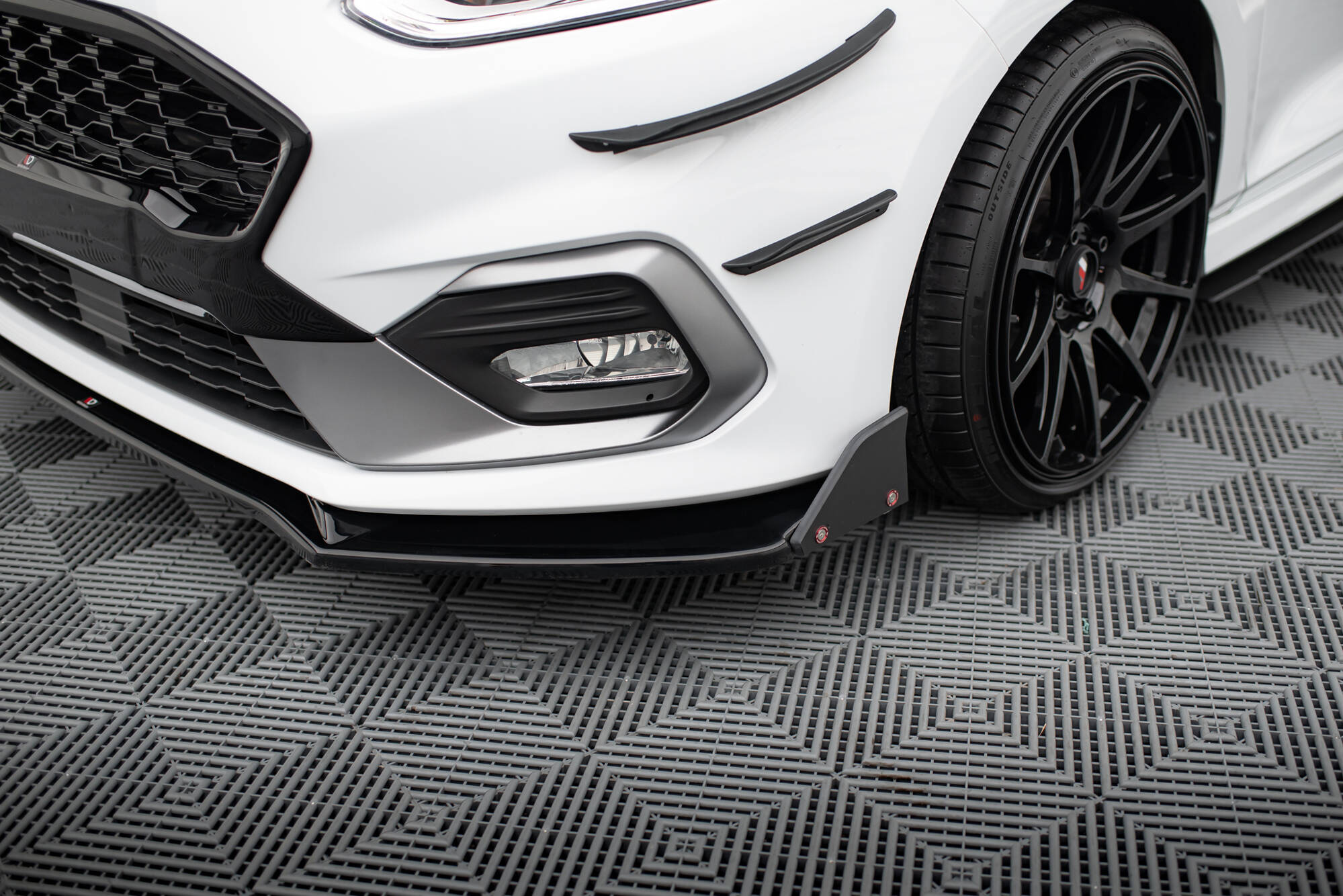 Front Splitter V.4 + Flaps Ford Fiesta ST / ST-Line Mk8 - 5