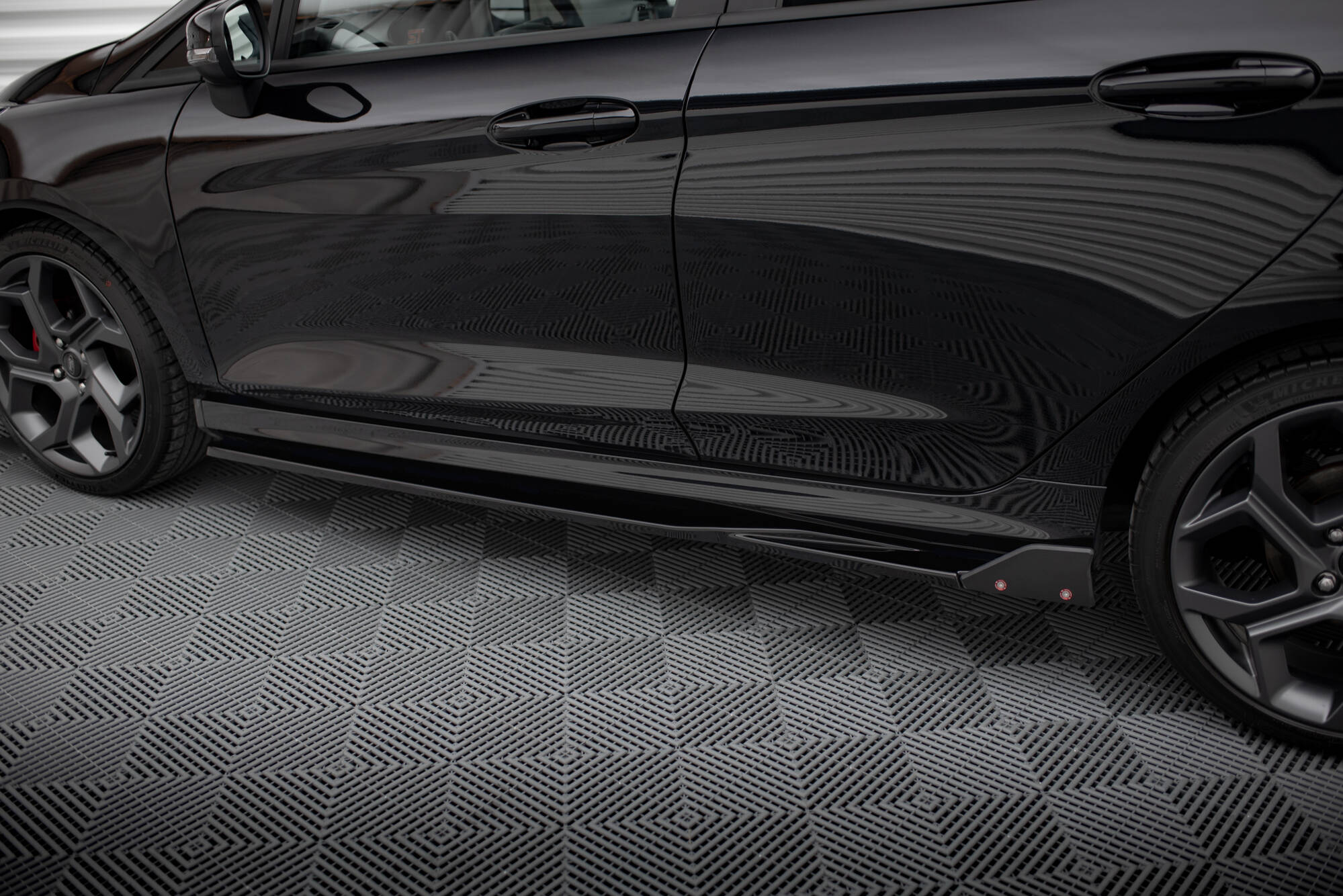 Side Skirts Diffusers V.2 + Flaps Ford Fiesta ST / ST-Line Mk8 - 4