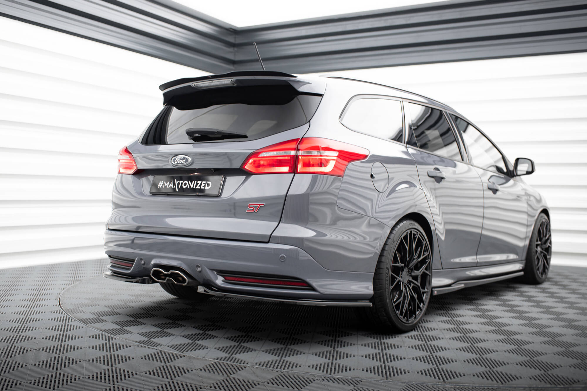Rear Side Splitters Ford Focus 3 ST Estate - 3