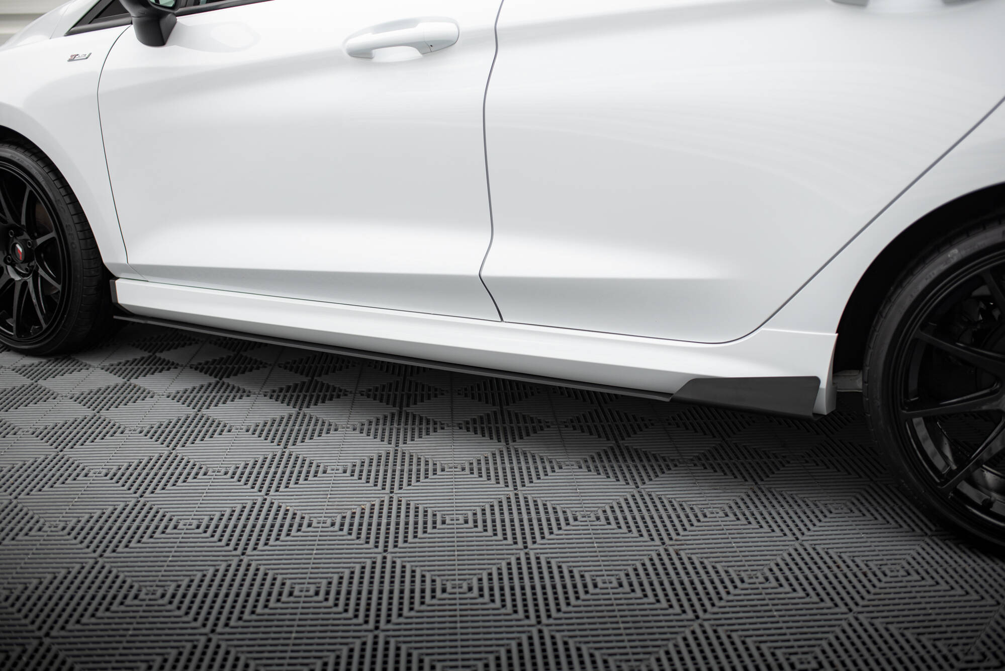 Racing Side Skirts Diffusers V.1 Ford Fiesta Mk8 ST / ST-Line - 4