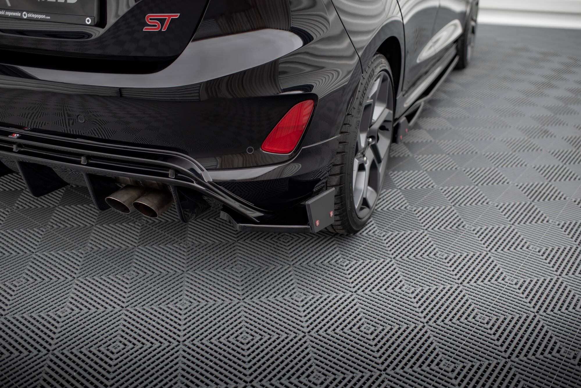 Rear Side Splitters V.4 + Flaps Ford Fiesta ST Mk8 - 3