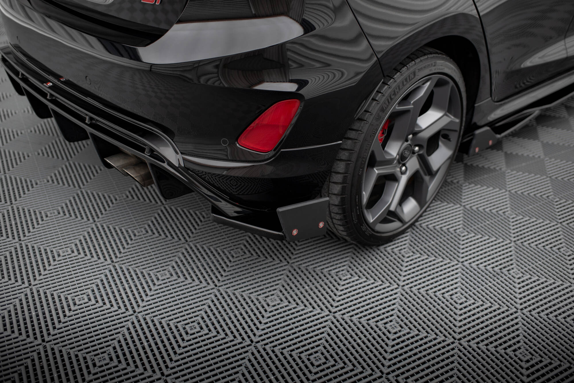 Rear Side Splitters V.4 + Flaps Ford Fiesta ST Mk8 - 5