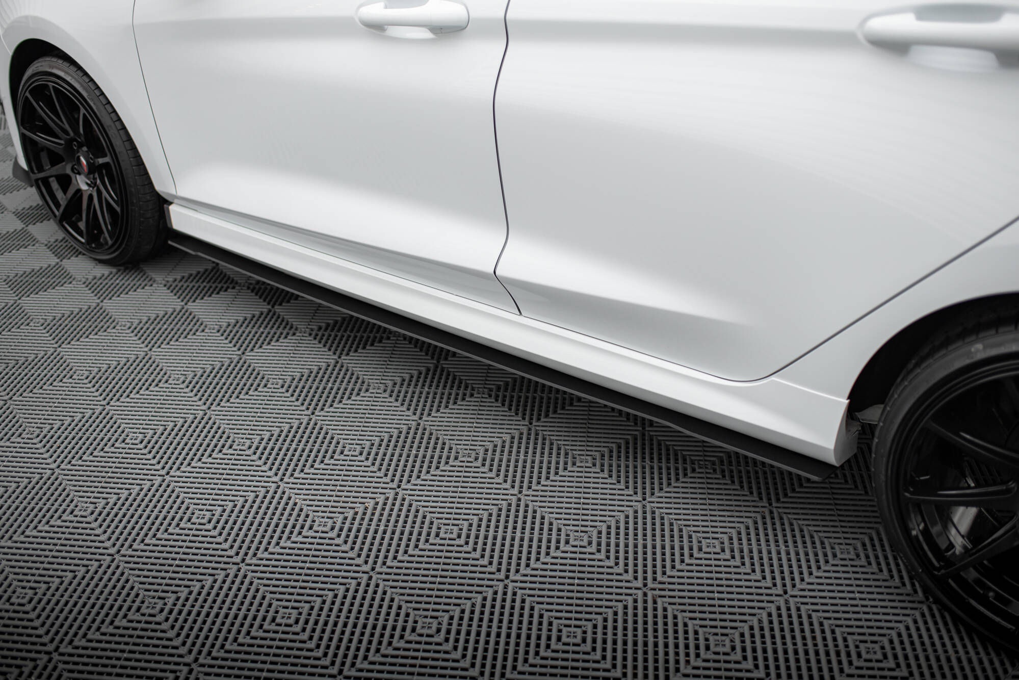 Racing Side Skirts Diffusers V.2 Ford Fiesta Mk8 ST / ST-Line - 4