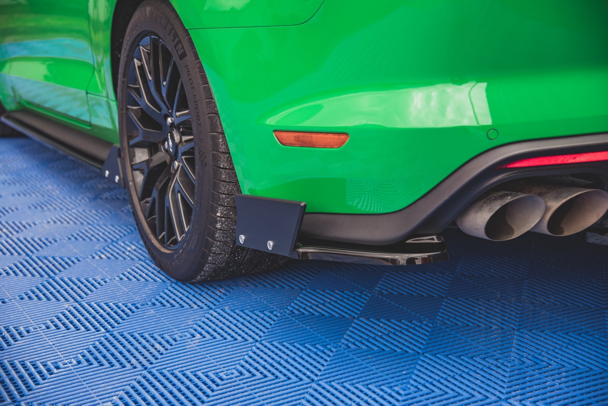 Rear Side Splitters V.1 + Flaps Ford Mustang GT Mk6 Facelift - 3
