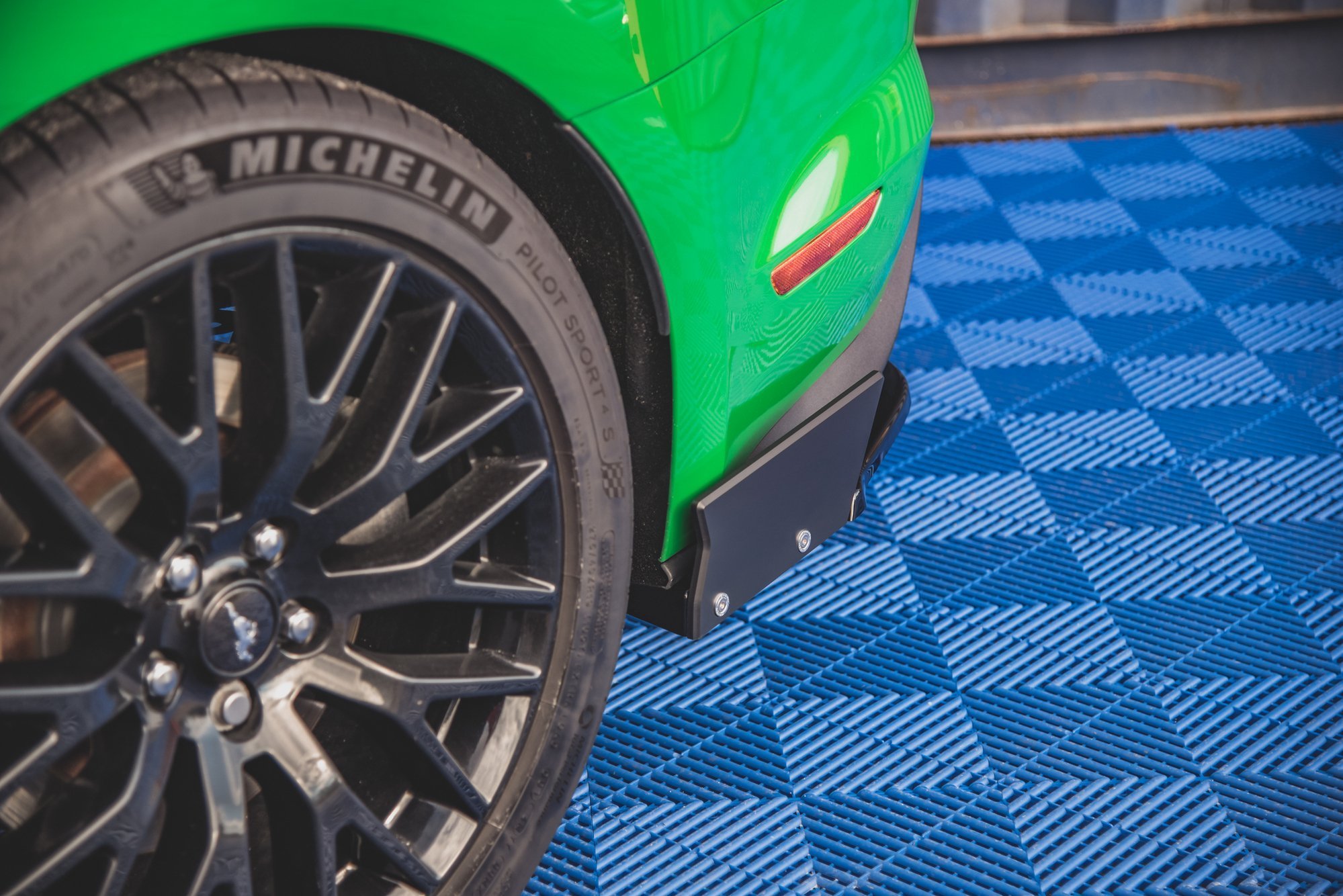 Rear Side Splitters V.1 + Flaps Ford Mustang GT Mk6 Facelift - 5