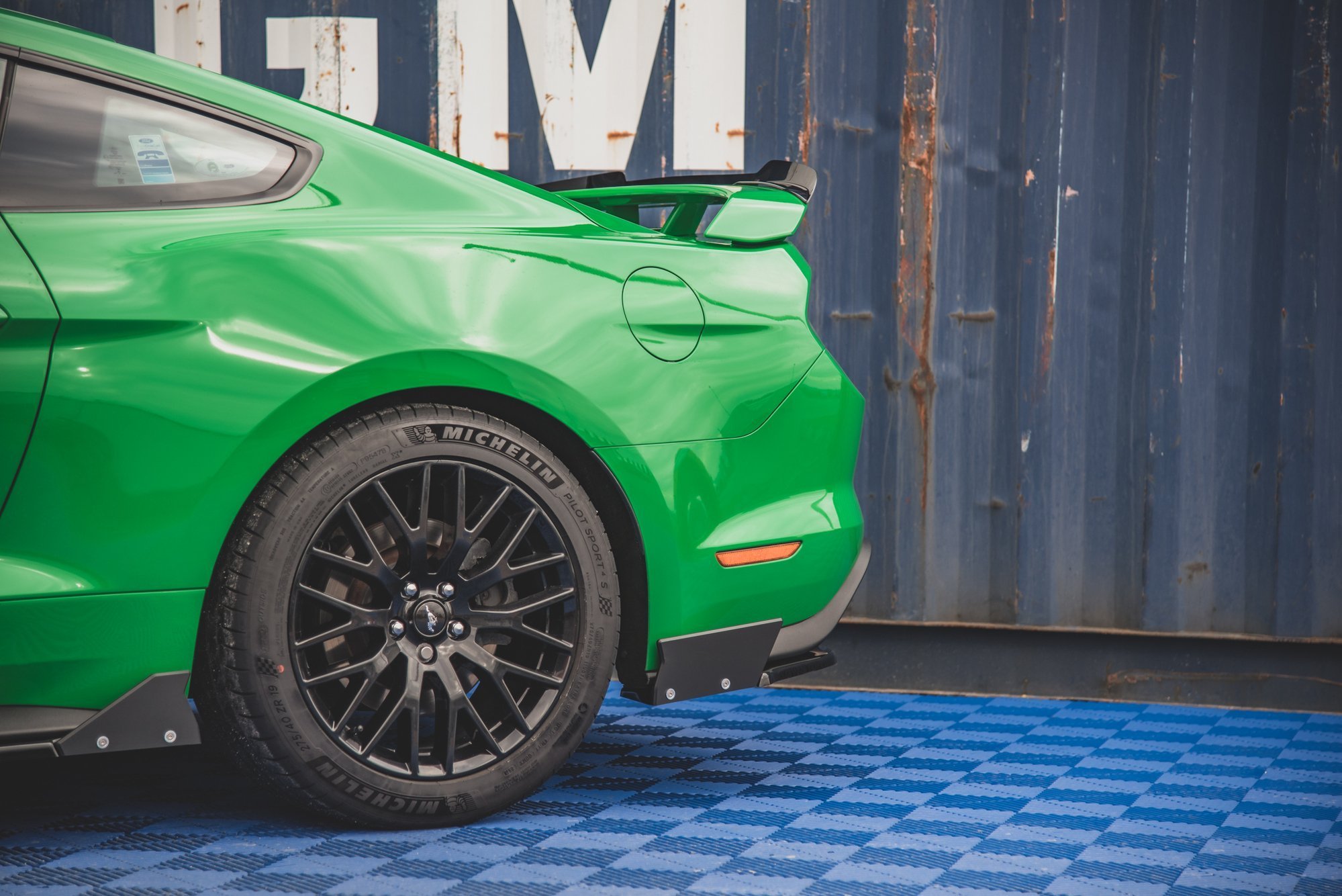 Rear Side Splitters V.1 + Flaps Ford Mustang GT Mk6 Facelift - 2