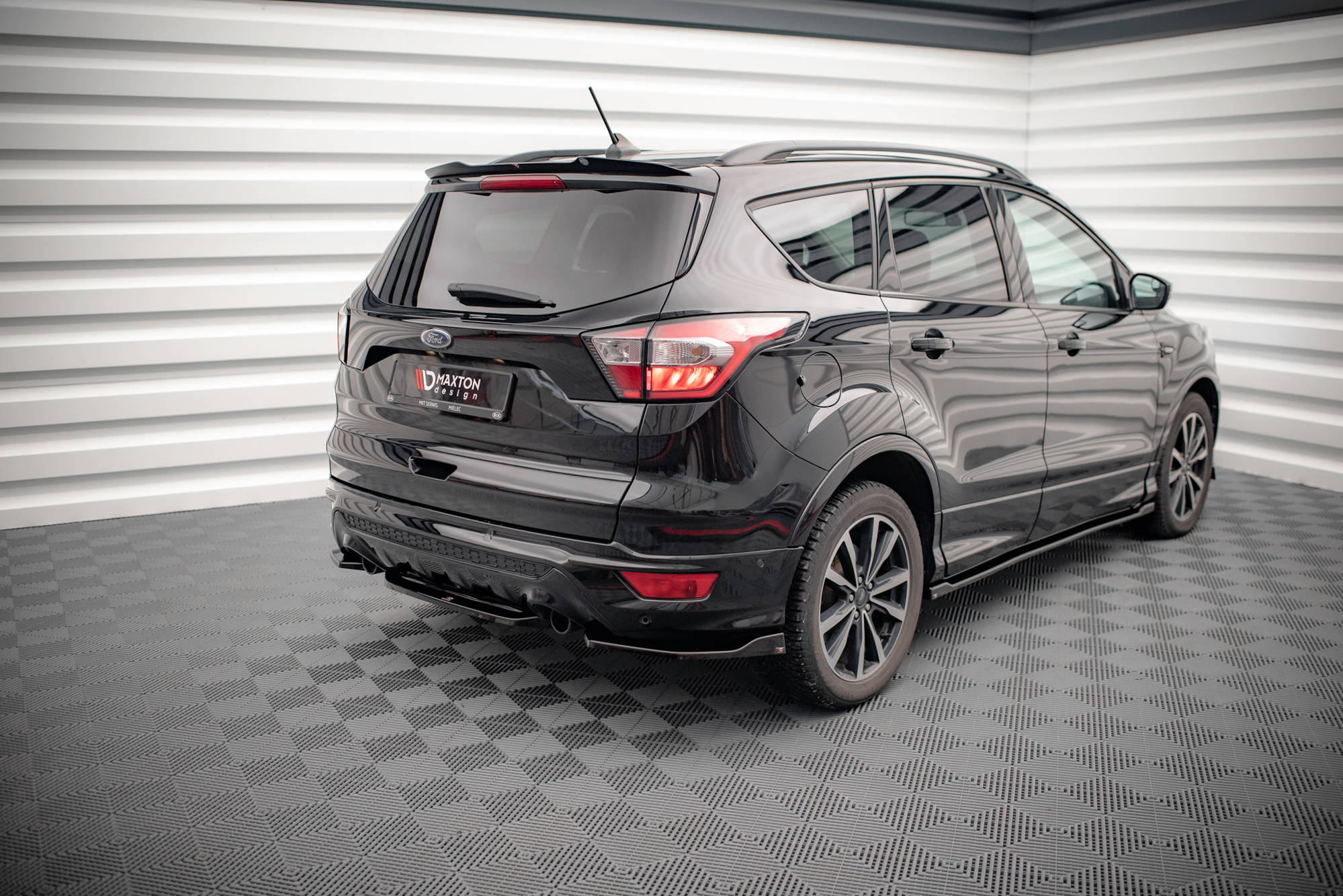 Central Rear Splitter Ford Escape ST-Line Mk3 (2012-2019) - 4