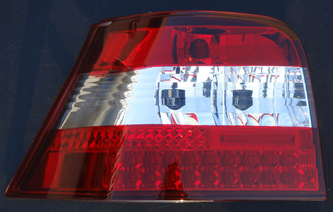 VW GOLF IV LED BAKLAMPOR RÖDA/KLARA V1