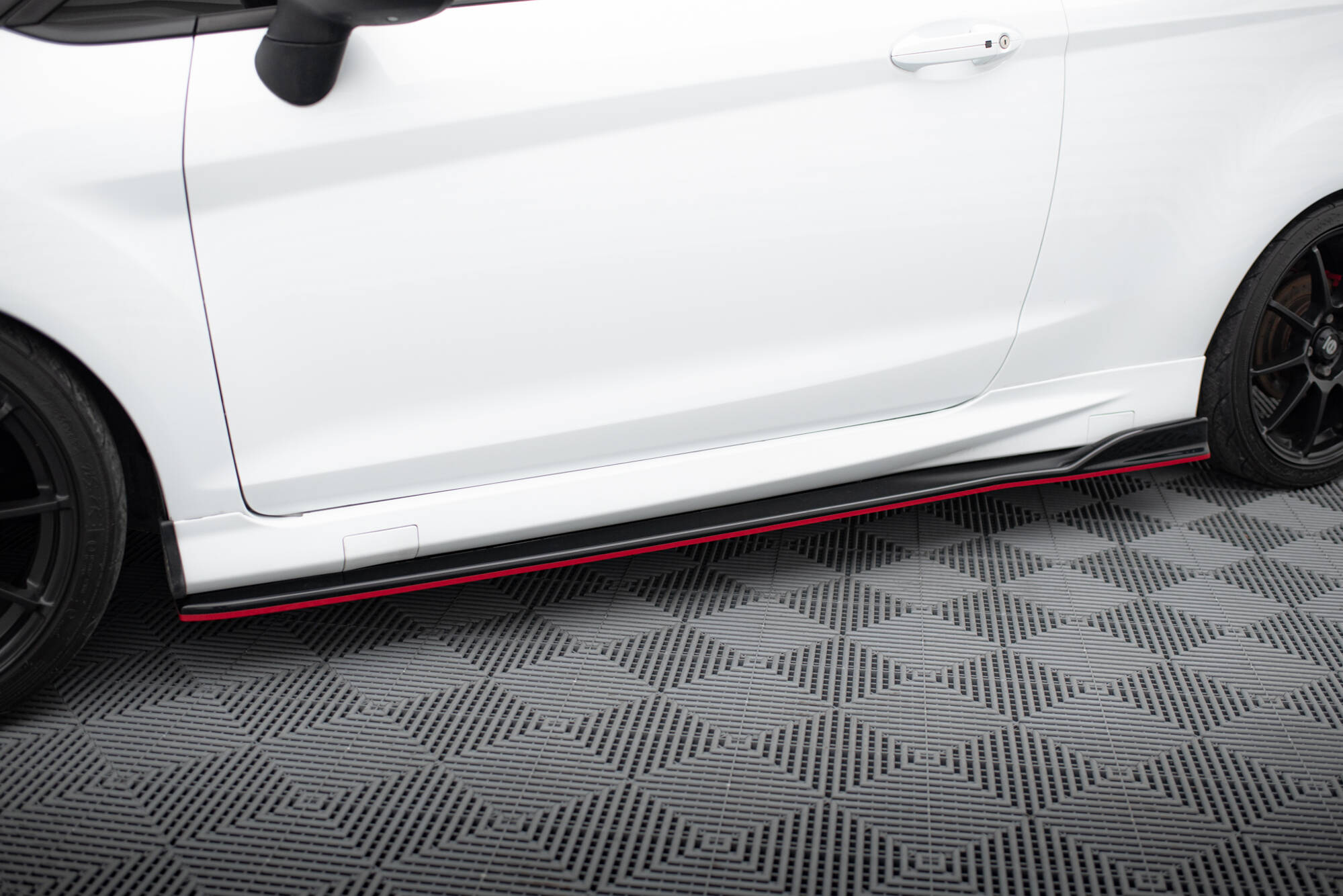 Side Skirts Diffusers V.3 Ford Fiesta ST / ST-Line Mk7 / Mk7 FL - 4
