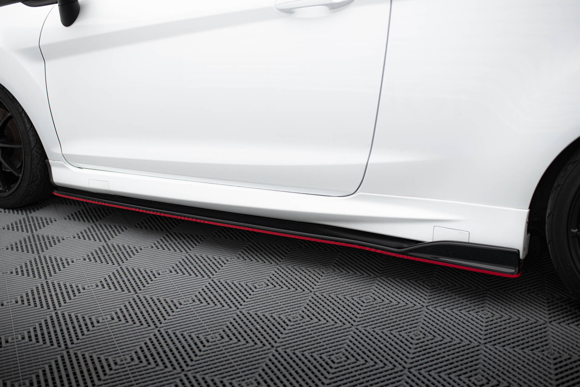 Side Skirts Diffusers V.3 Ford Fiesta ST / ST-Line Mk7 / Mk7 FL - 2