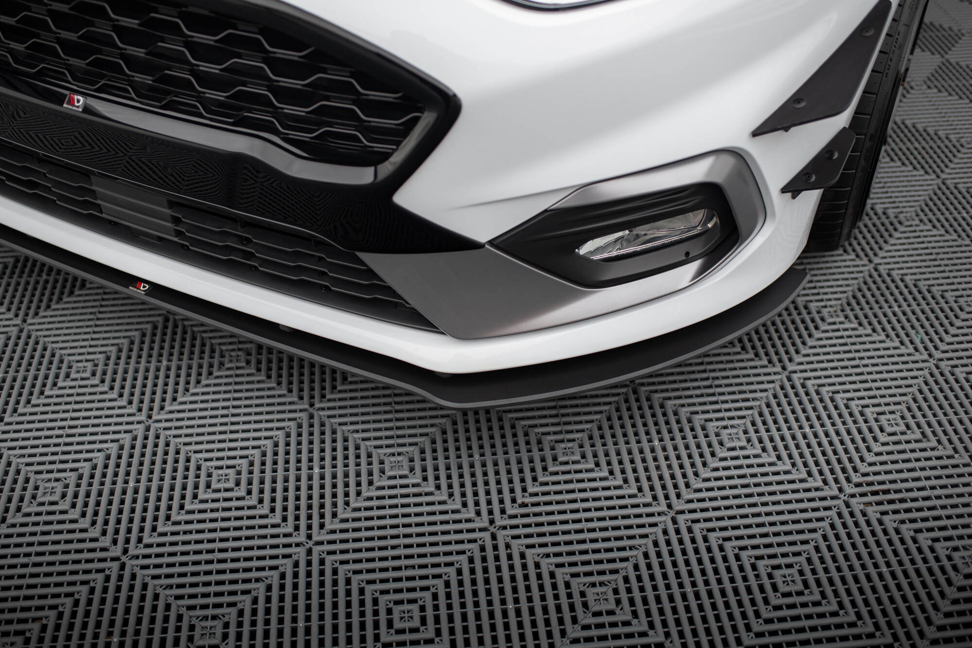 STREET PRO FRONT SPLITTER SUITABLE FOR FORD FIESTA MK8 ST / ST-LINE – MAXTON DESIGN