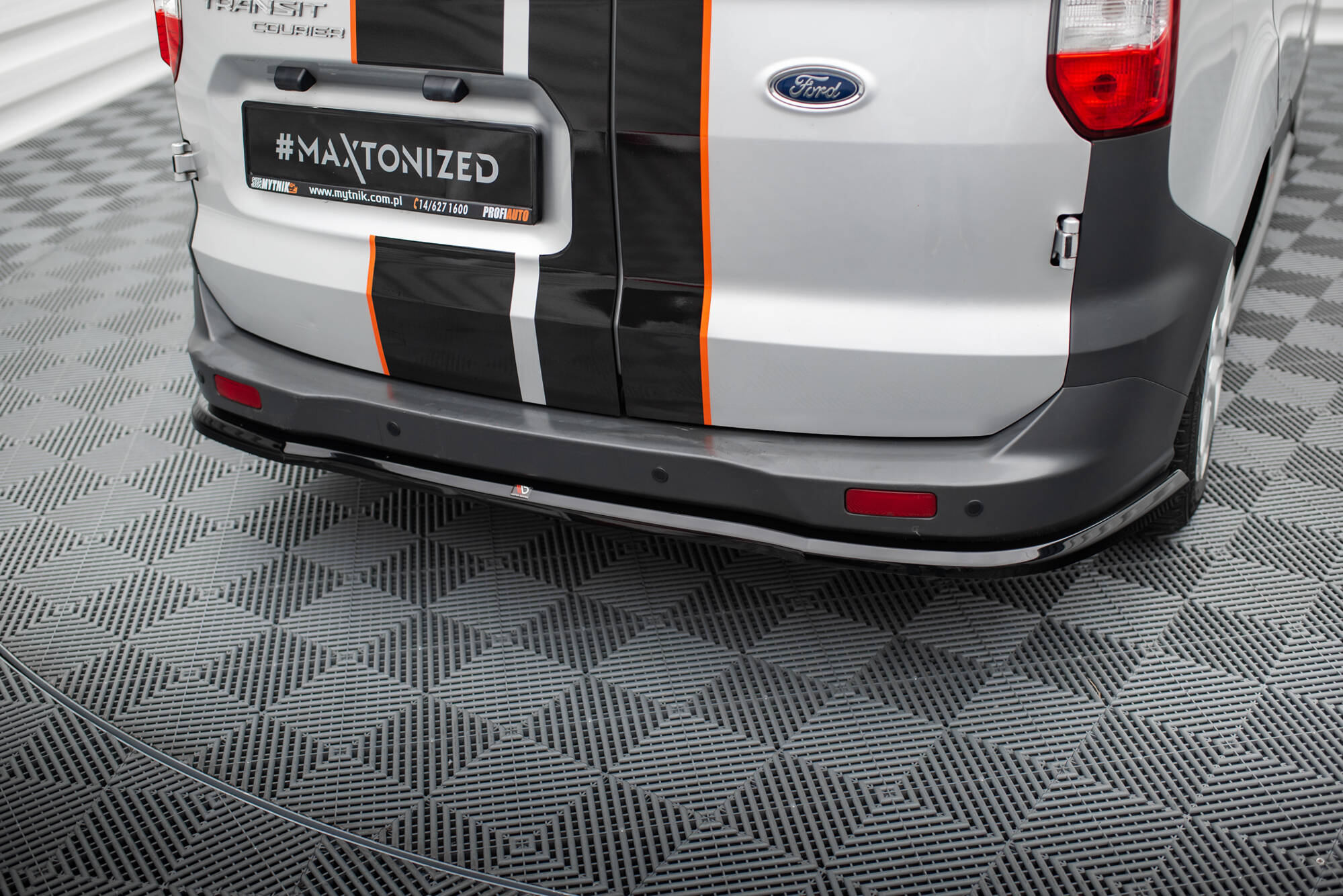 Central Rear Splitter Ford Transit Courier Mk1 - 3