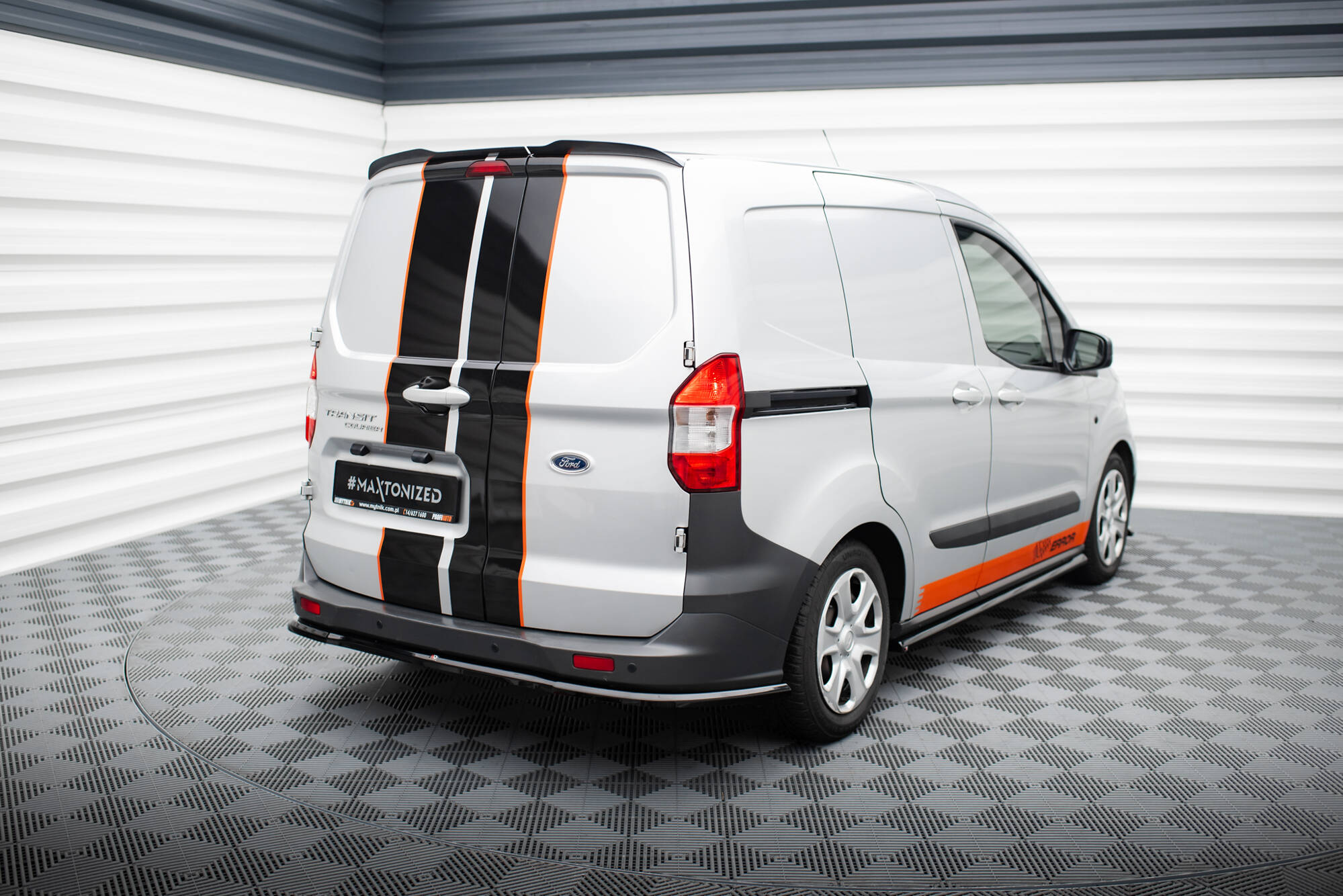 Central Rear Splitter Ford Transit Courier Mk1 - 2