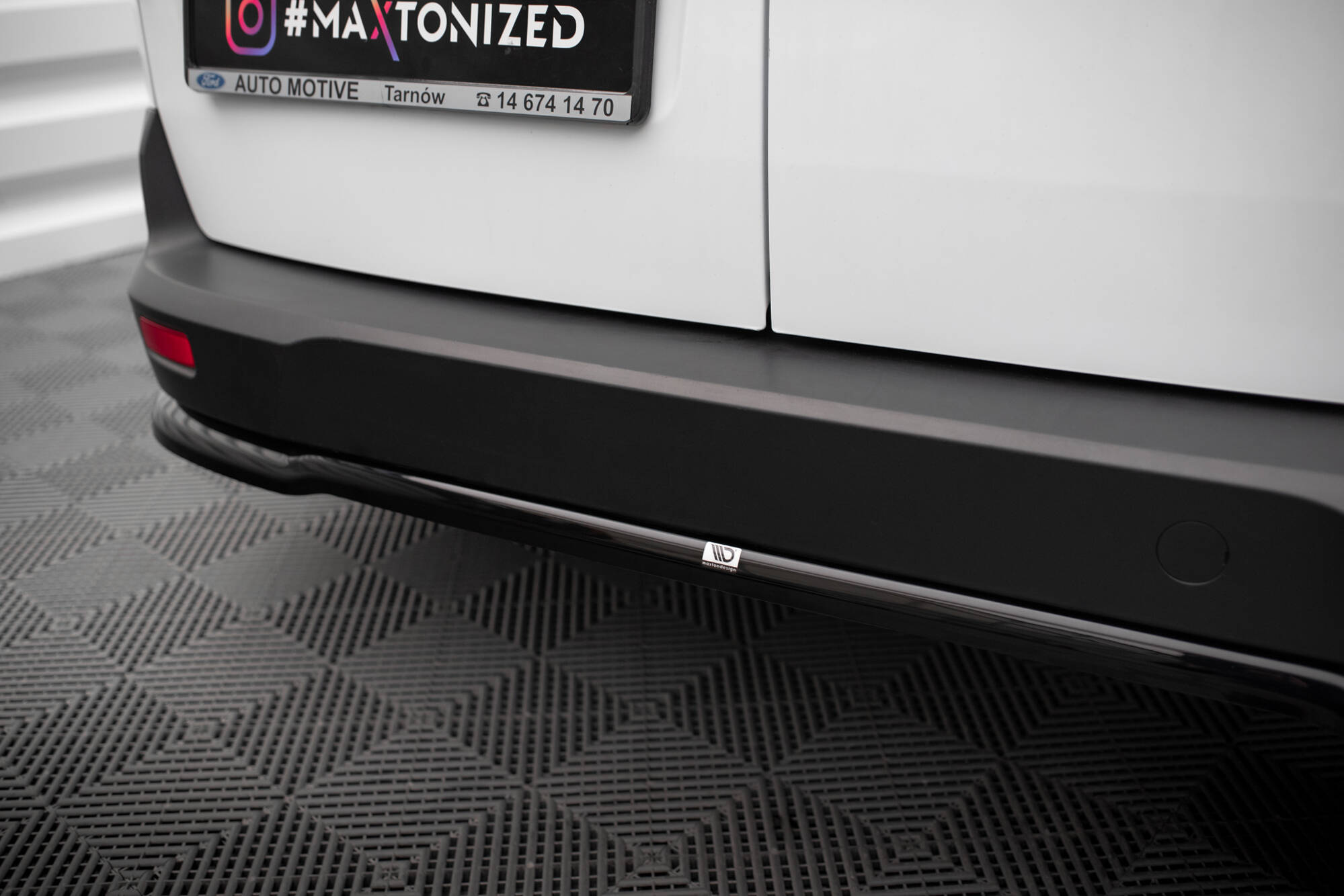 Central Rear Splitter Ford Transit Connect Mk2 Facelift - 4