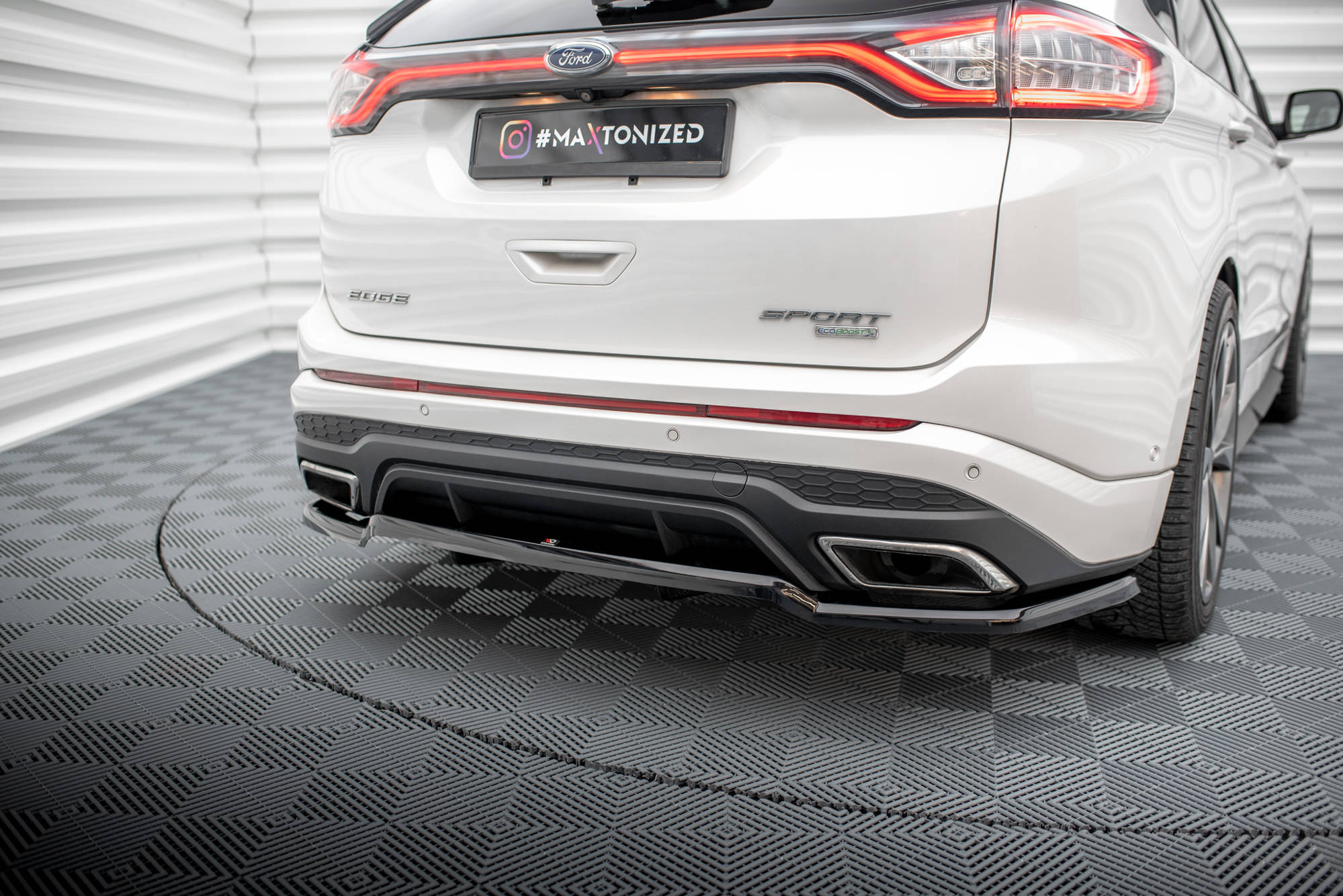 Central Rear Splitter (Vertical Bars) Ford Edge Sport Mk2 - 4