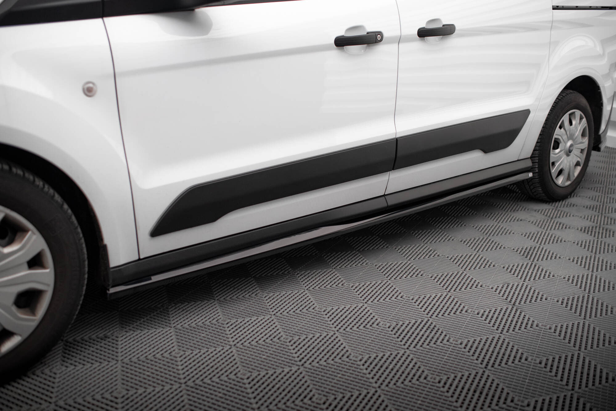 Side Skirts Diffusers Ford Transit Connect L2 Mk2 Facelift - 3
