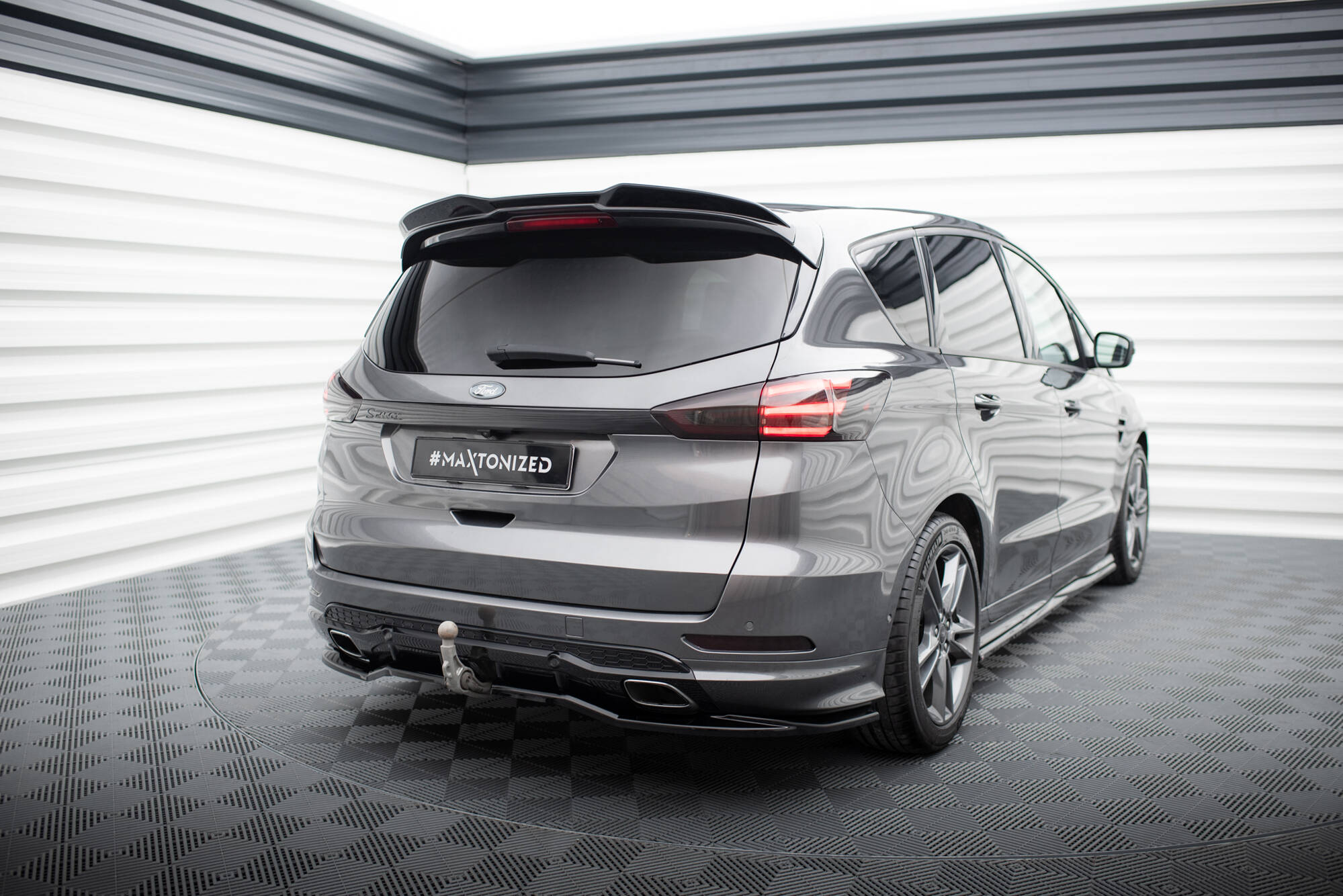 Central Rear Splitter (Vertical Bars) Ford S-Max ST-Line Mk2 - 2