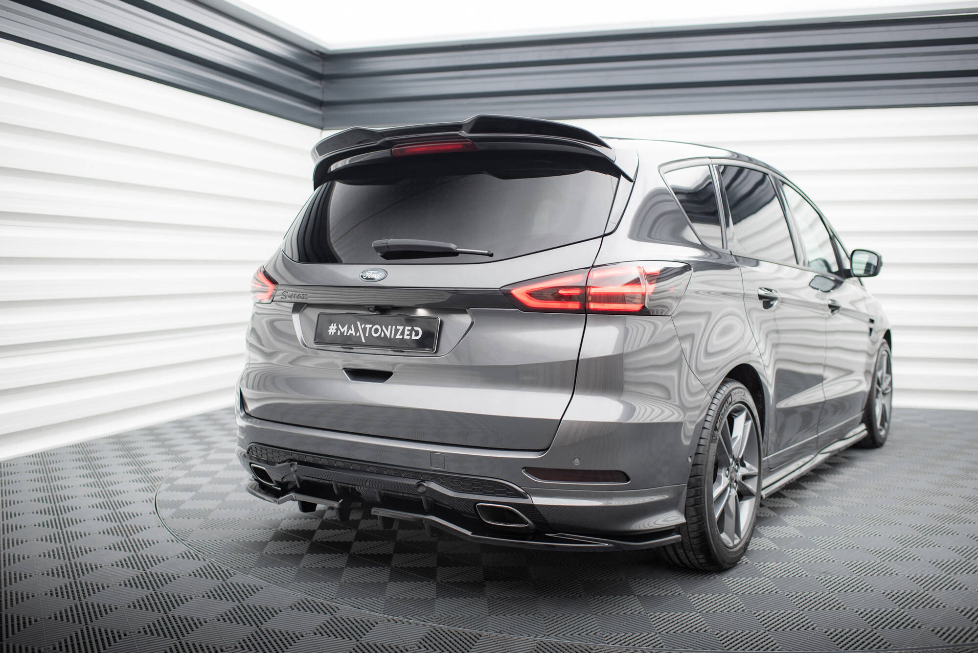 Central Rear Splitter (Vertical Bars) Ford S-Max ST-Line Mk2 - 6
