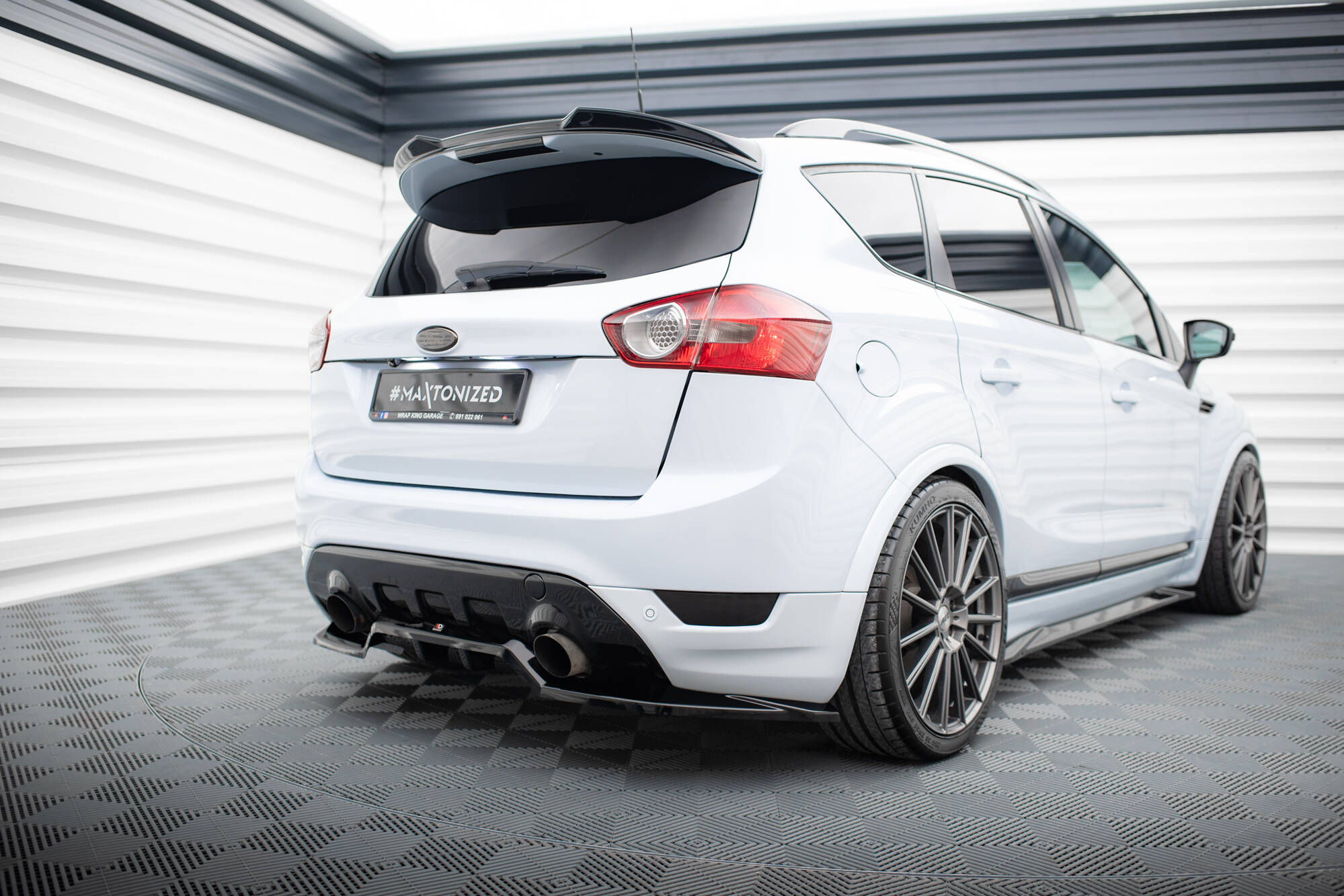 Central Rear Splitter (Vertical Bars) Ford Kuga ST Mk1 - 5