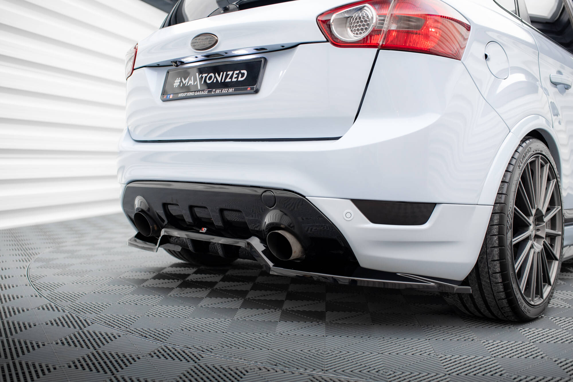 Central Rear Splitter (Vertical Bars) Ford Kuga ST Mk1 - 2