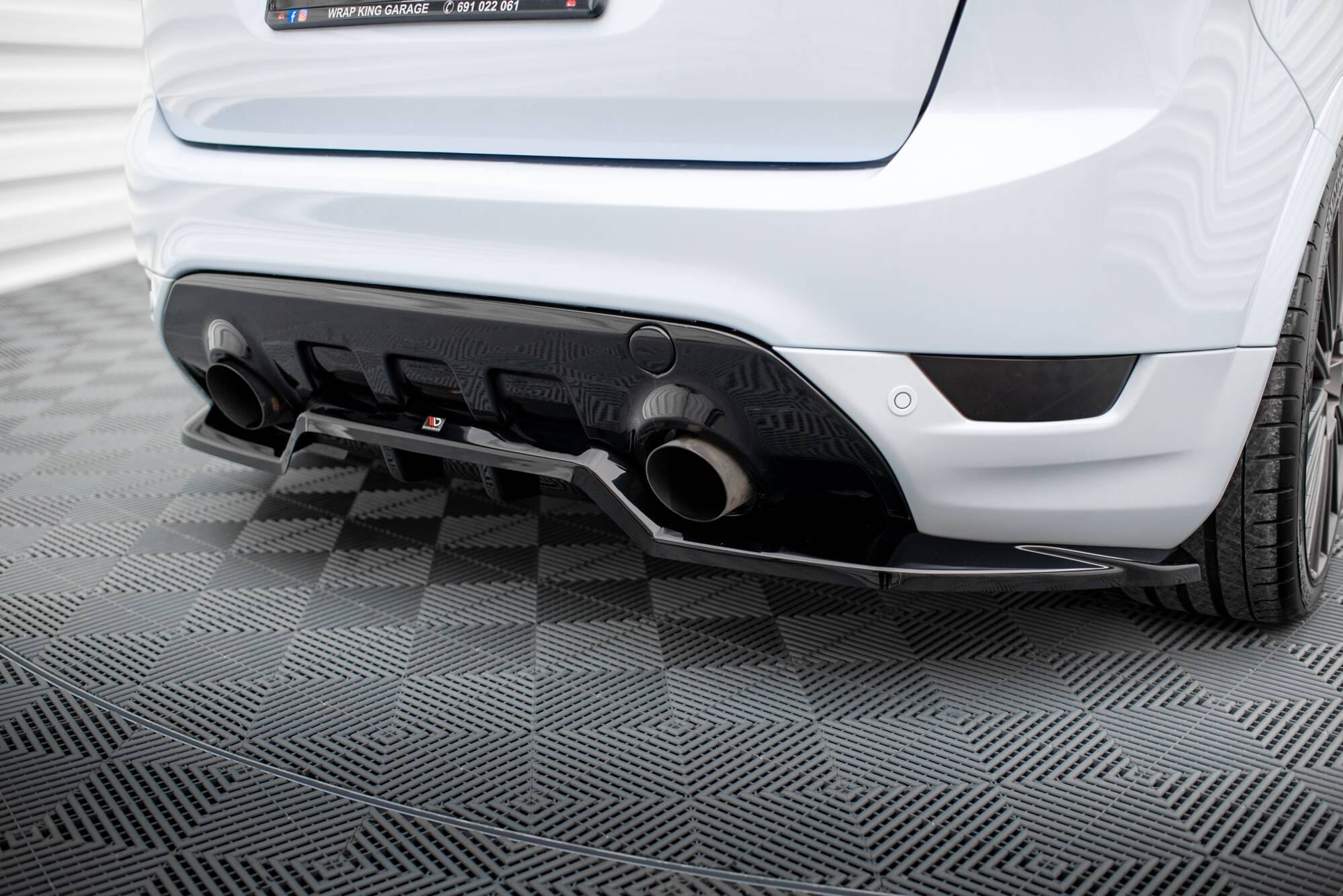 Central Rear Splitter (Vertical Bars) Ford Kuga ST Mk1 - 6