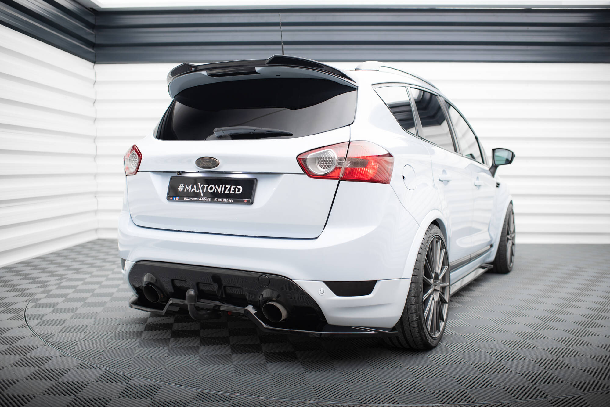 Central Rear Splitter (Vertical Bars) Ford Kuga ST Mk1 - 3
