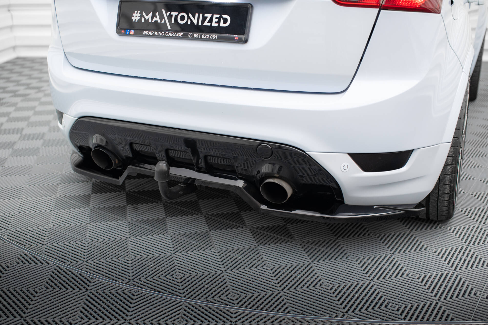 Central Rear Splitter (Vertical Bars) Ford Kuga ST Mk1 - 4