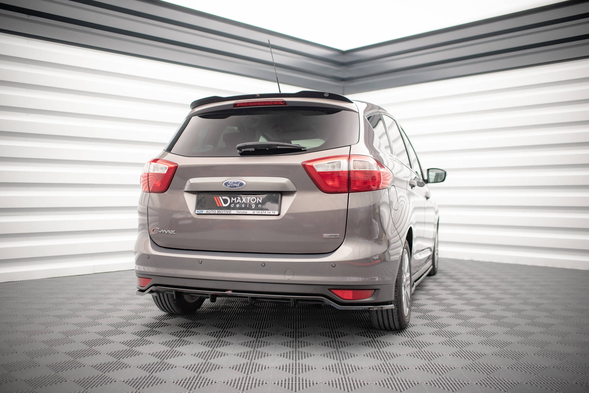 Central Rear Splitter (Vertical Bars) Ford C-Max Mk2 (2010-2014) - 5