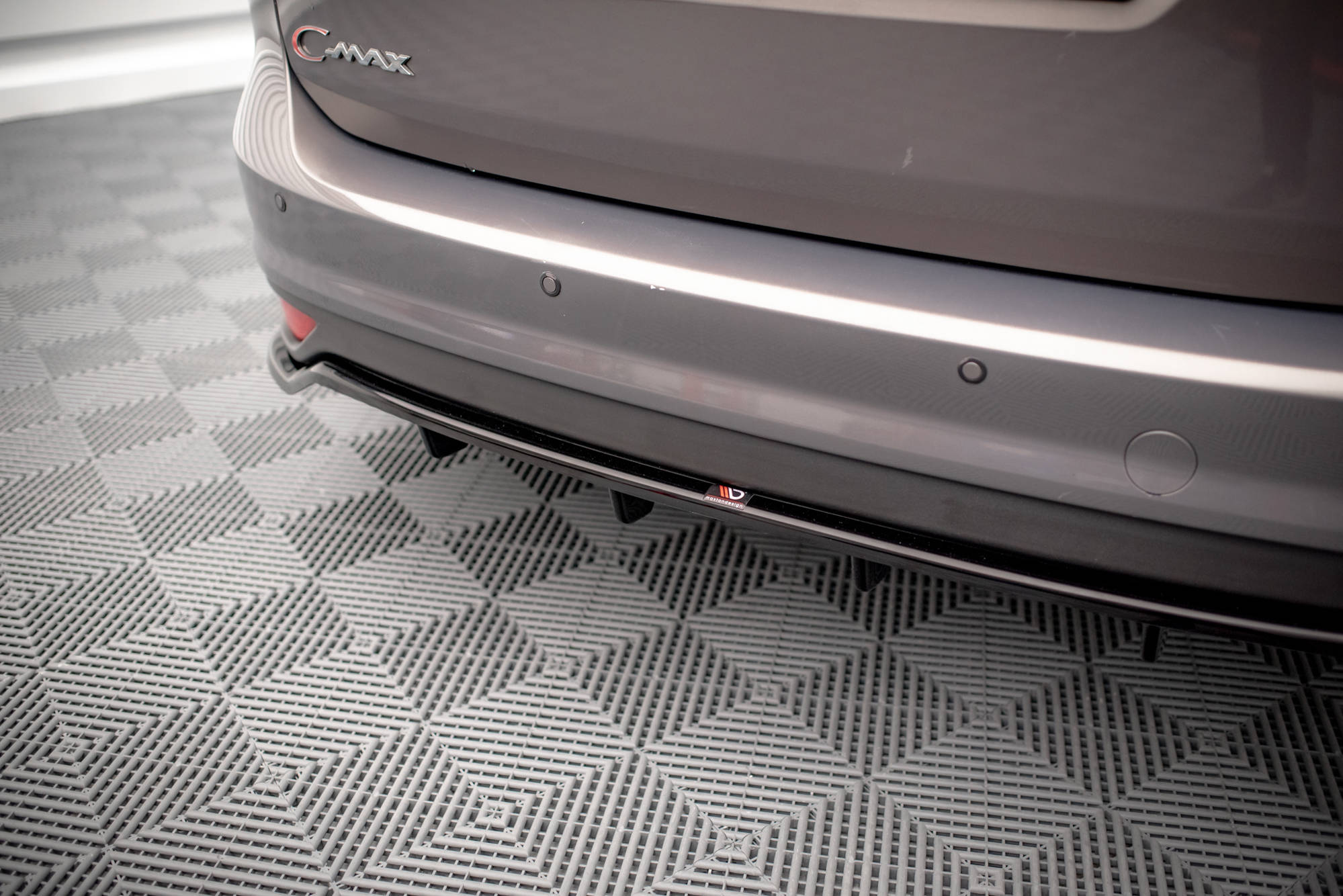 Central Rear Splitter (Vertical Bars) Ford C-Max Mk2 (2010-2014) - 3