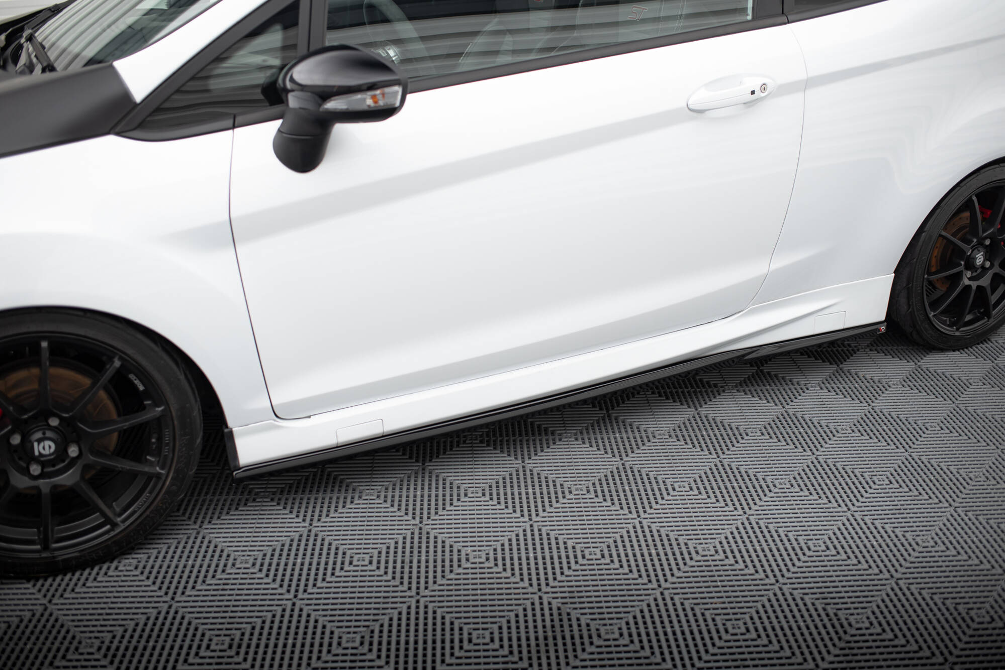 Side Skirts Diffusers V.4 Ford Fiesta ST / ST-Line Mk7 - 3
