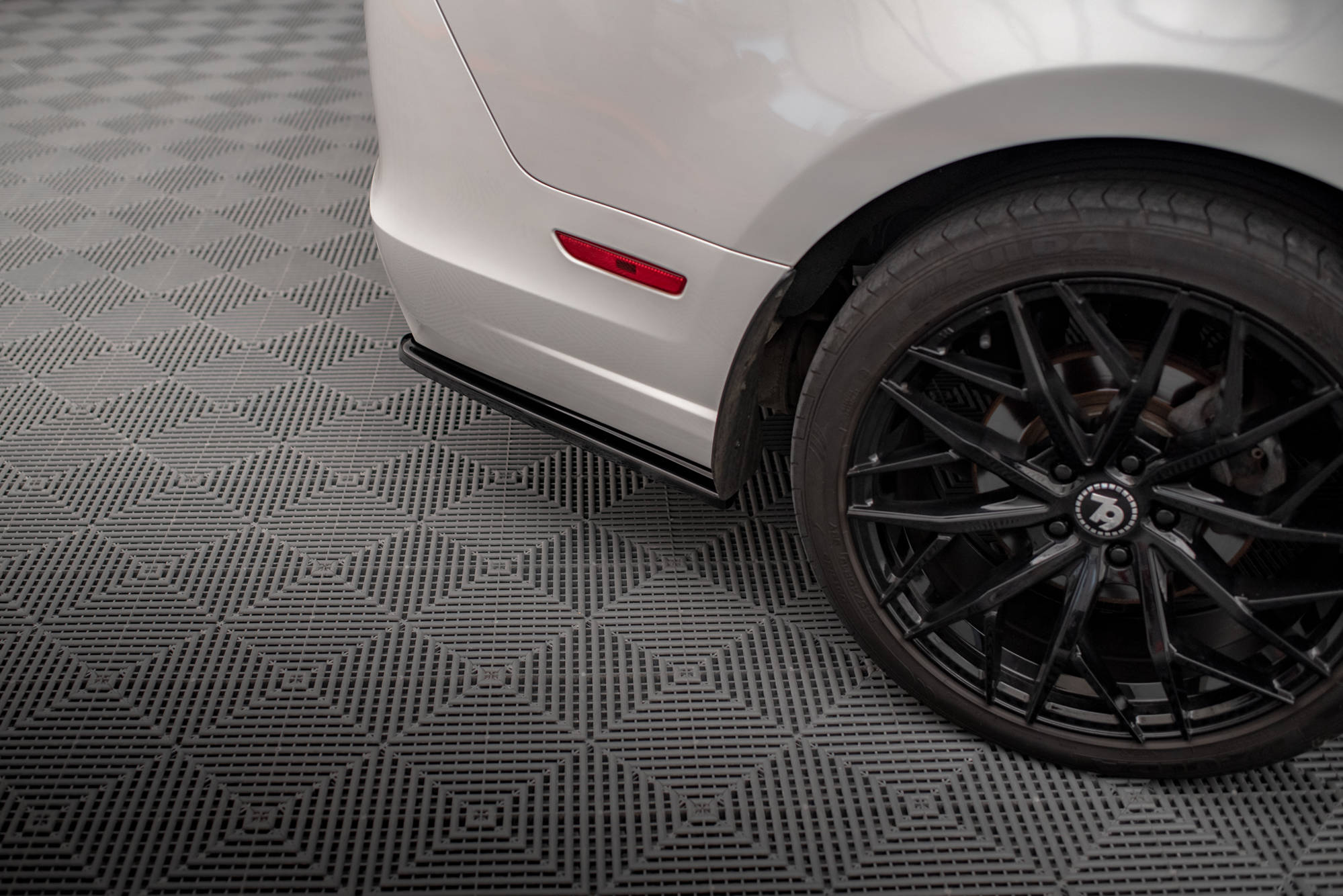 Rear Side Splitters Ford Mustang Mk5 Facelift - 4