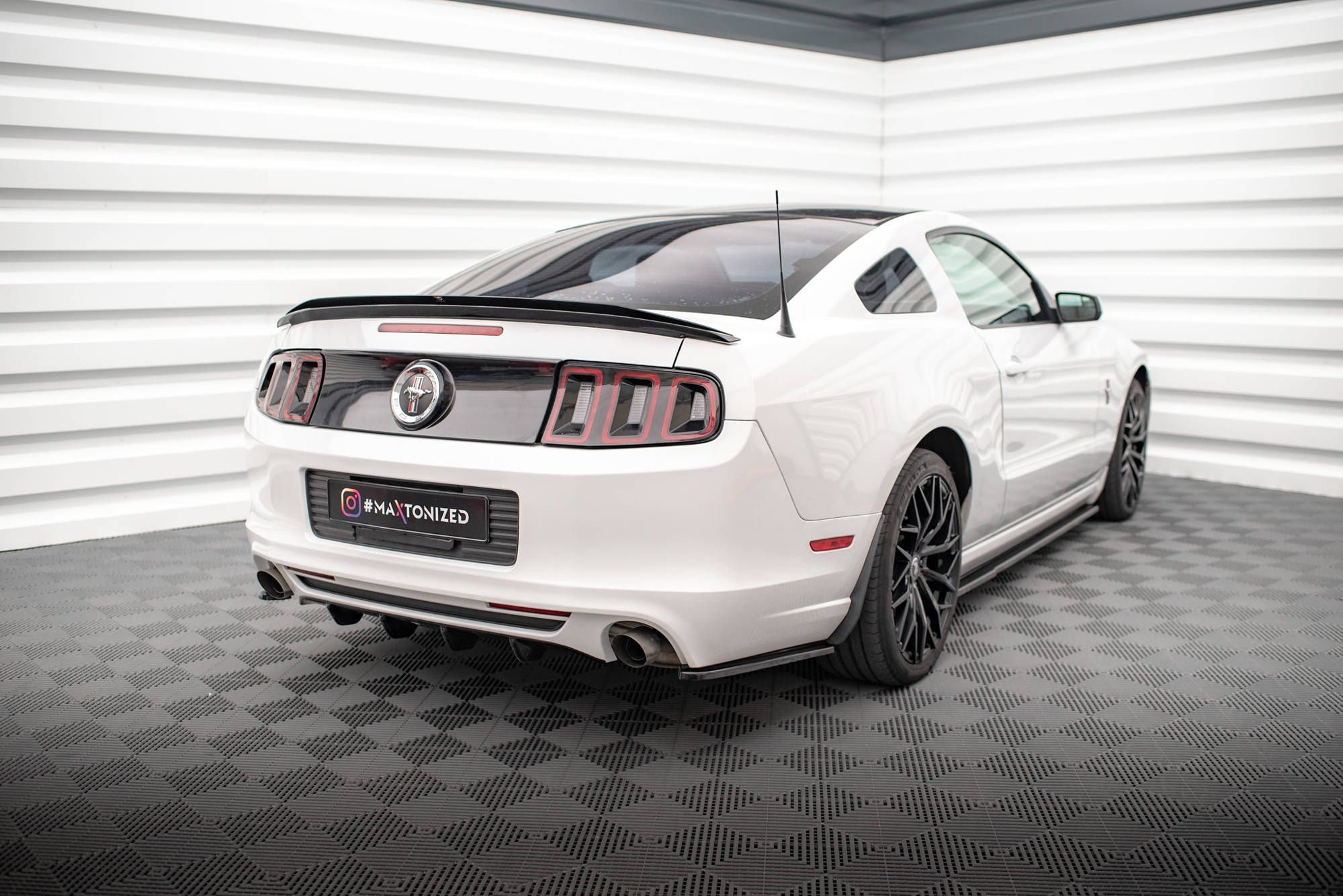 Rear Side Splitters Ford Mustang Mk5 Facelift - 2