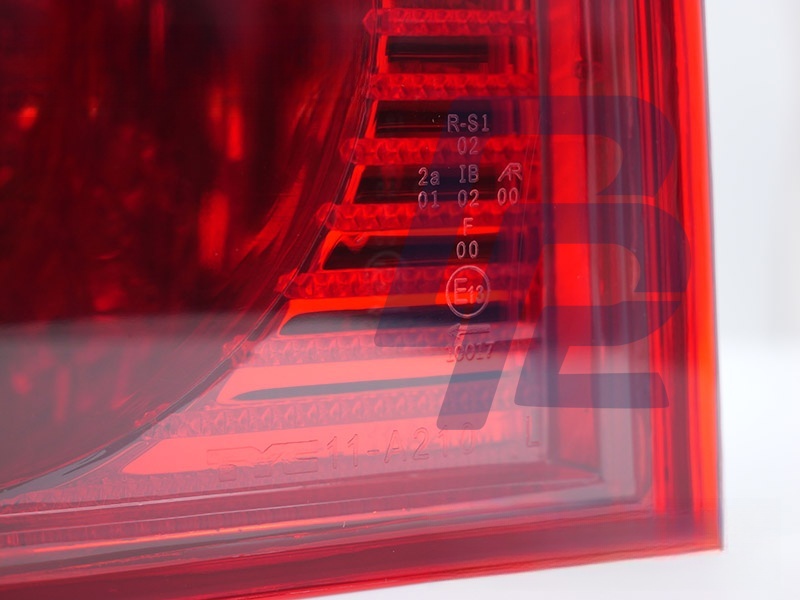 Tail Light Red/Clear Right Side TYC for VW Passat 3BG 2000–2005 Variant - 5
