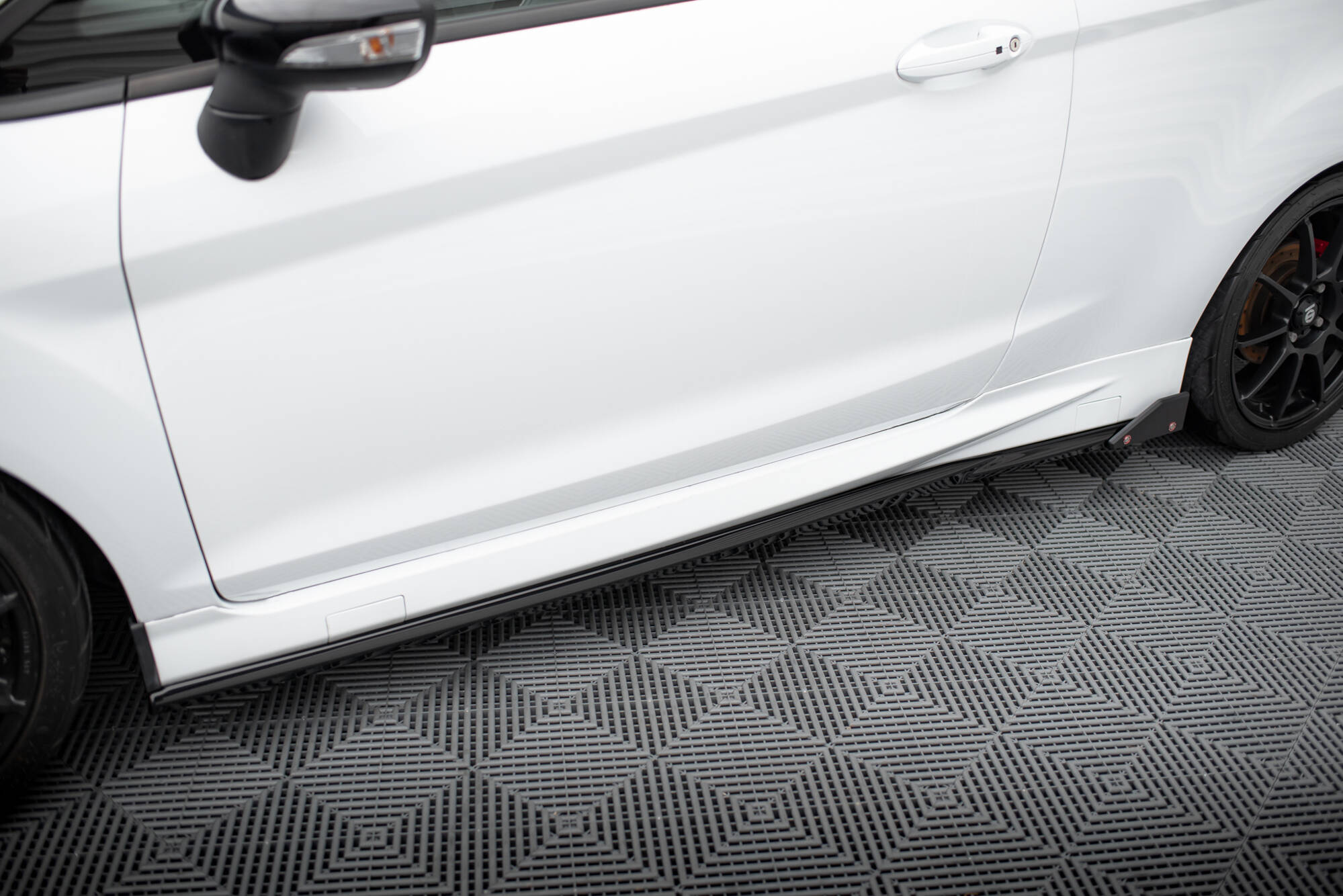 Side Skirts Diffusers V.4 + Flaps Ford Fiesta ST / ST-Line Mk7 - 3