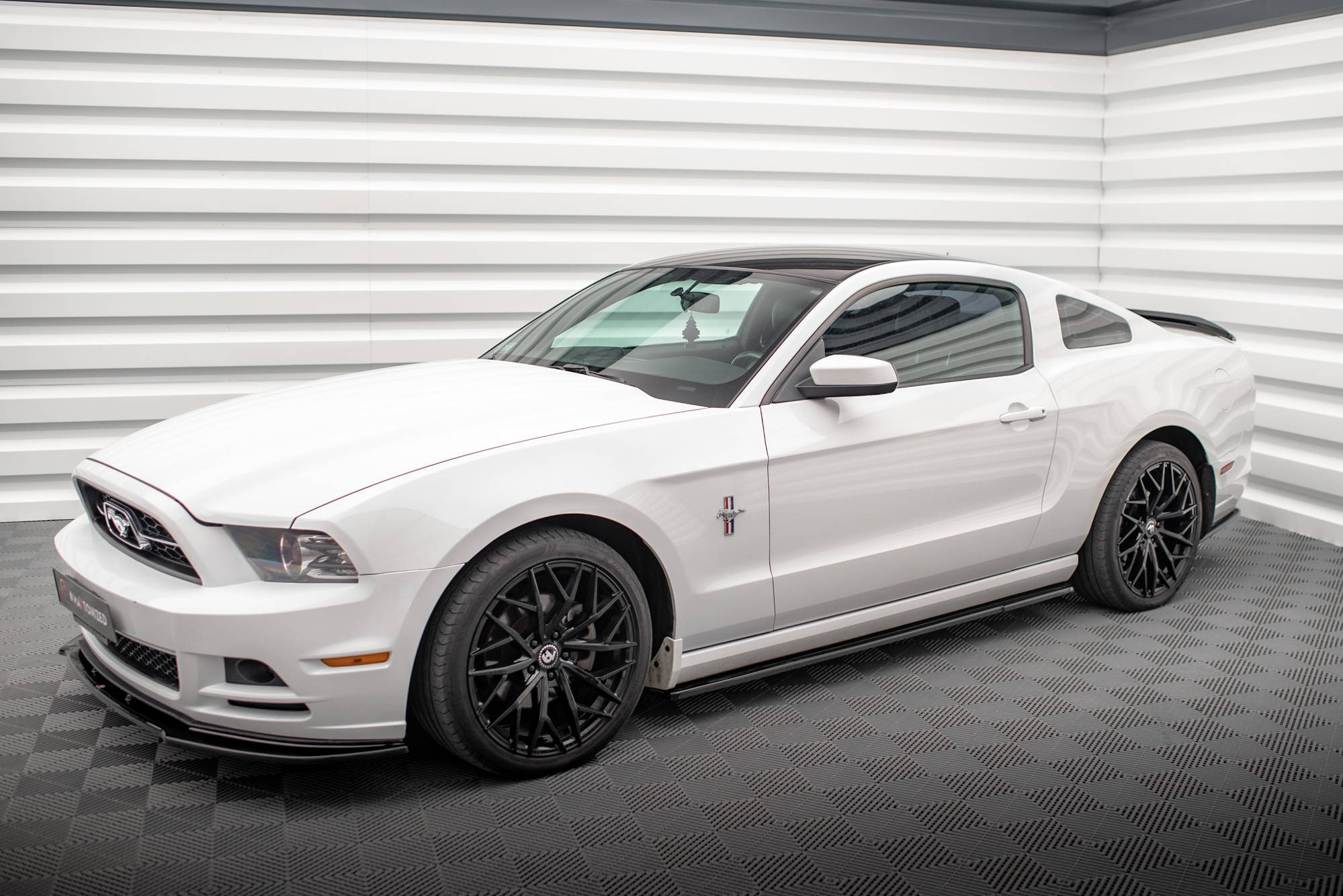 Side Skirts Diffusers Ford Mustang Mk5 Facelift - 2