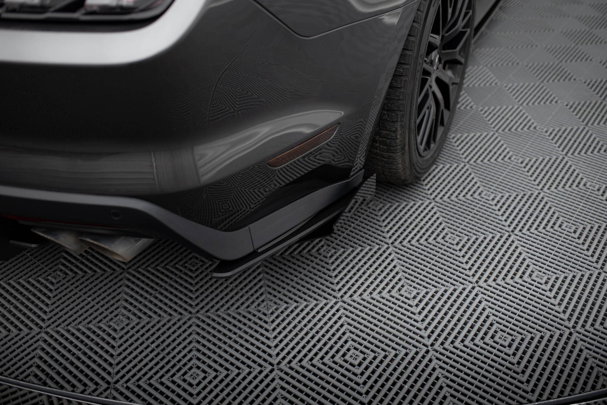 Rear Side Flaps Ford Mustang GT Mk6 - 3