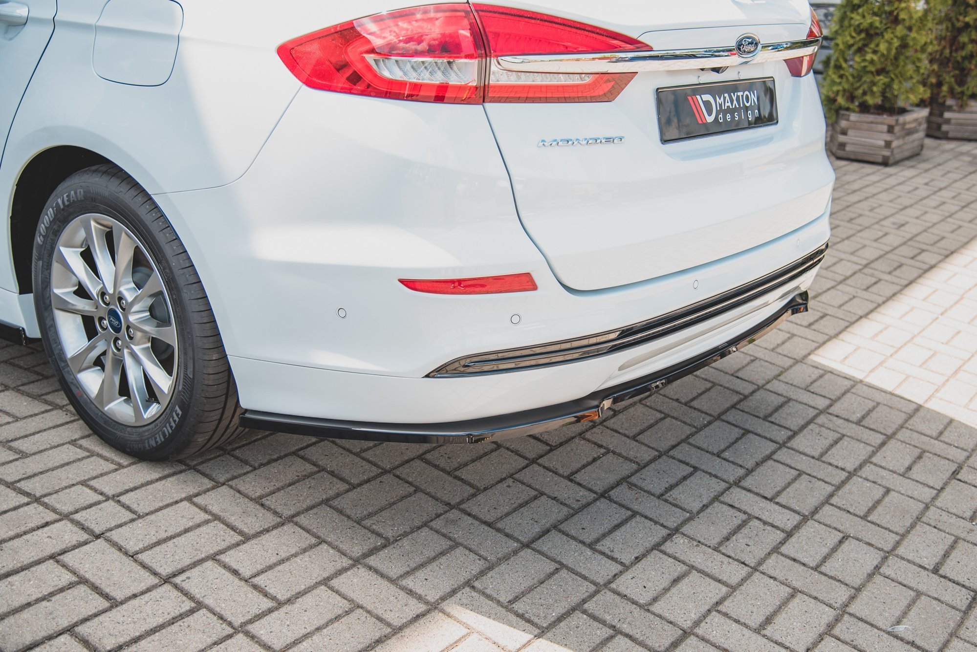 Central Rear Splitter Ford Mondeo Estate Platinum Mk5 Facelift - 5