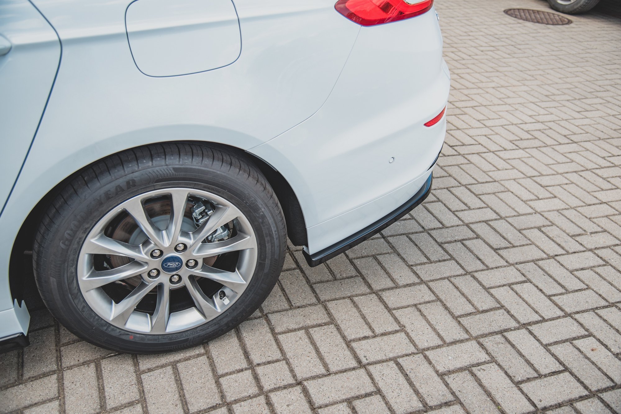 Central Rear Splitter Ford Mondeo Estate Platinum Mk5 Facelift - 3