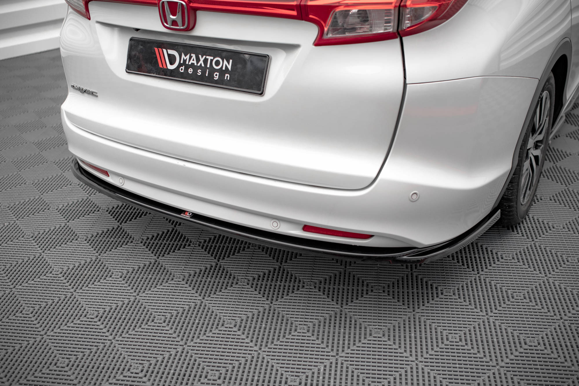 Central Rear Splitter Honda Civic Tourer MK9 (2011-2014) - 3