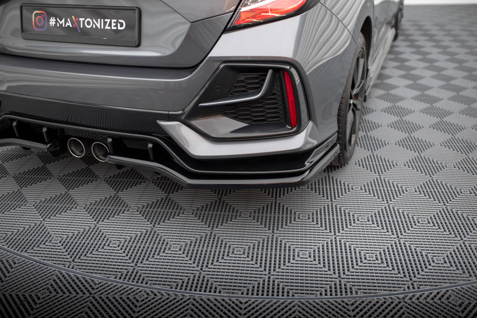 Central Rear Splitter (Vertical Bars) Honda Civic Sport Mk 10 - 2