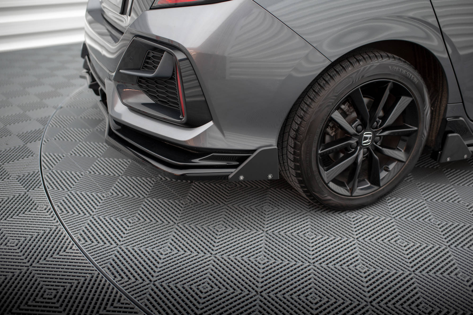 Central Rear Splitter (Vertical Bars) + Flaps Honda Civic Sport Mk 10 - 4