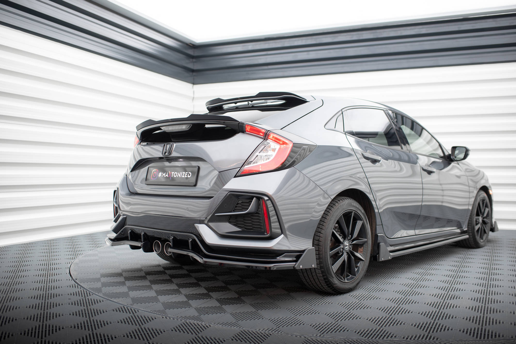 Central Rear Splitter (Vertical Bars) + Flaps Honda Civic Sport Mk 10 - 3