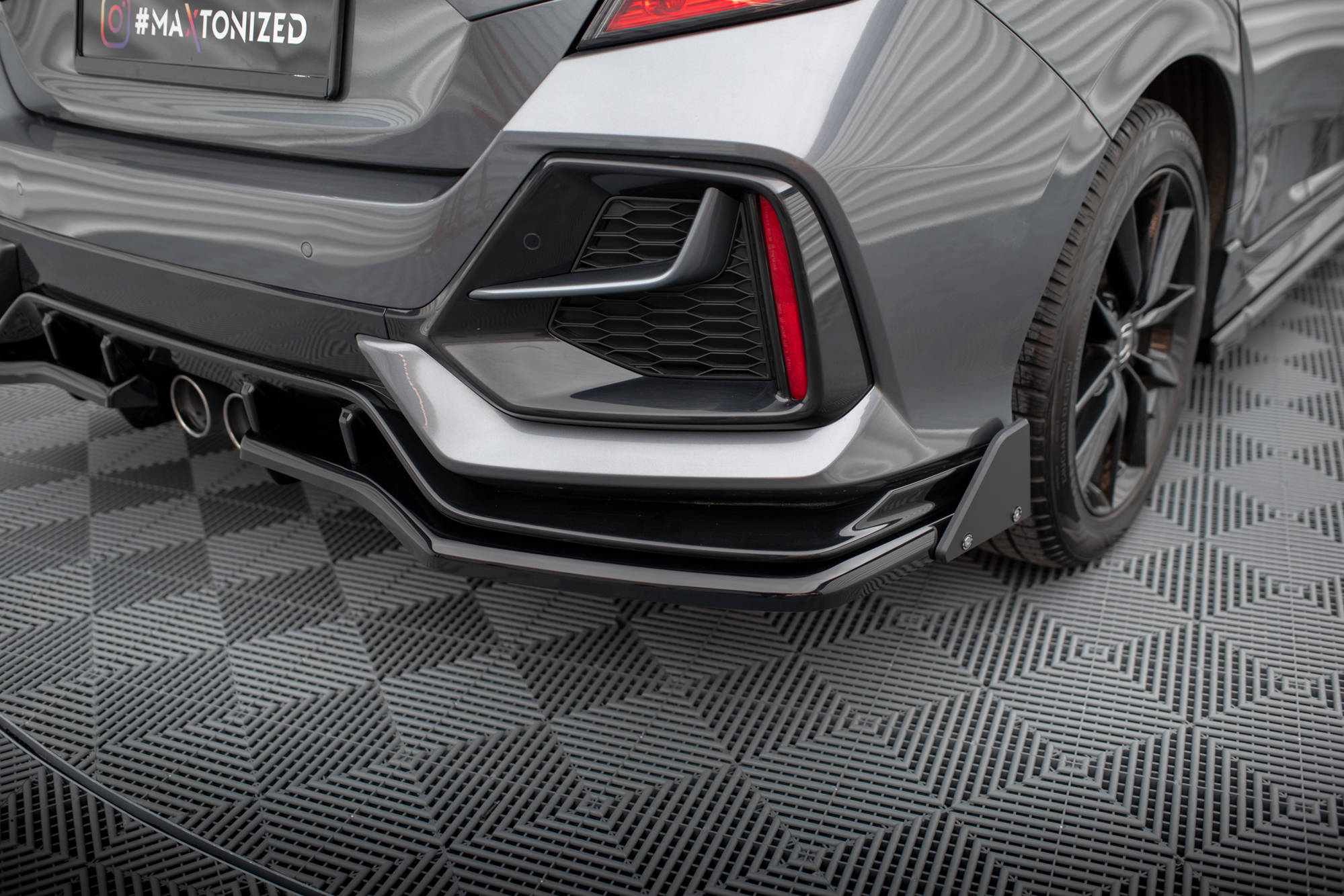 Central Rear Splitter (Vertical Bars) + Flaps Honda Civic Sport Mk 10 - 2