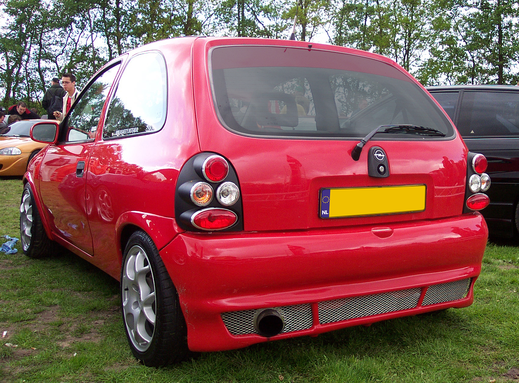 OPEL CORSA B 3D-UTFÖRANDE SVARTA BAKLAMPOR - 2