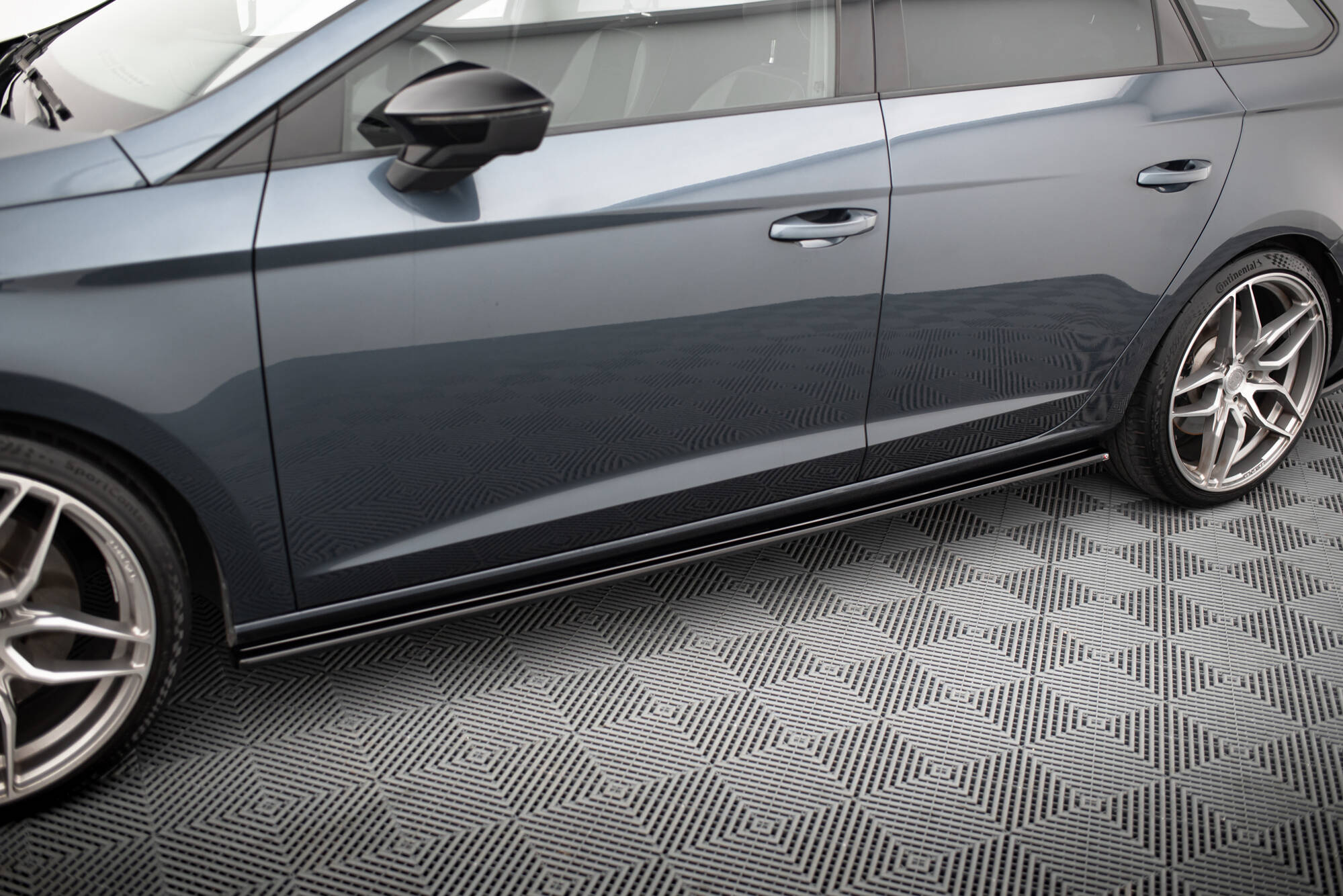 SIDE SKIRTS DIFFUSERS V.1 SUITABLE FOR SEAT LEON MK3 CUPRA/ FR FACELIFT – MAXTON DESIGN