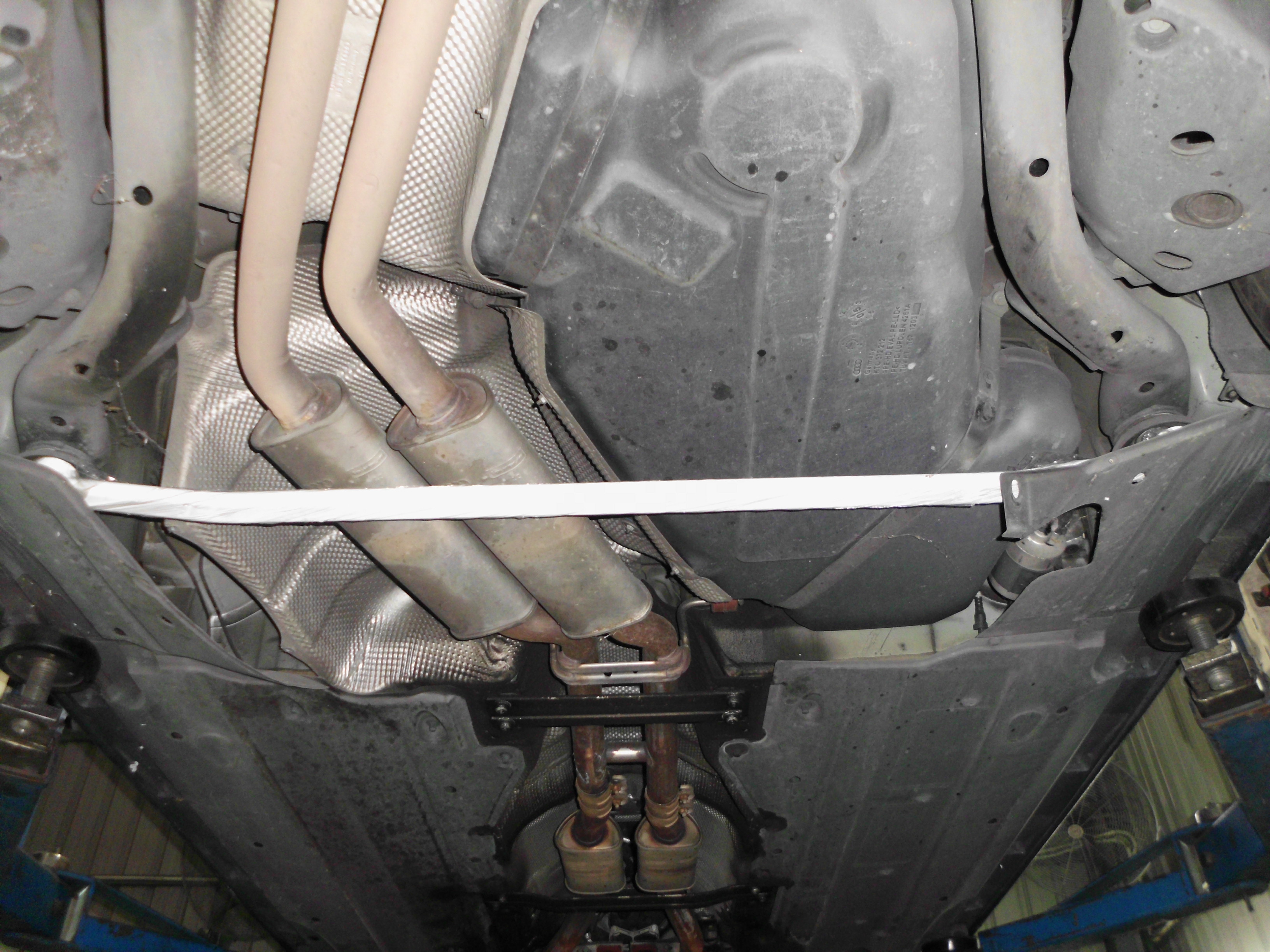 AUDI A6 10+ 2.5T ULTRARACING 2-POINT REAR LOWER BAR 2624