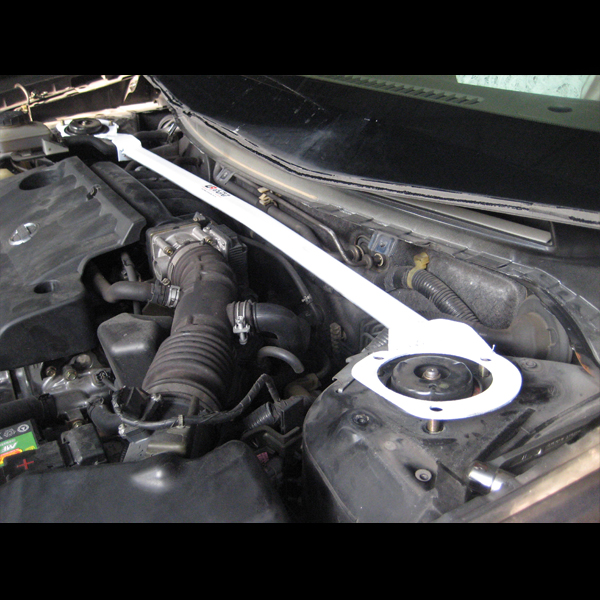 NISSAN MURANO 2WD 02-06 ULTRARACING 2P FRONT UPPER STRUTBAR