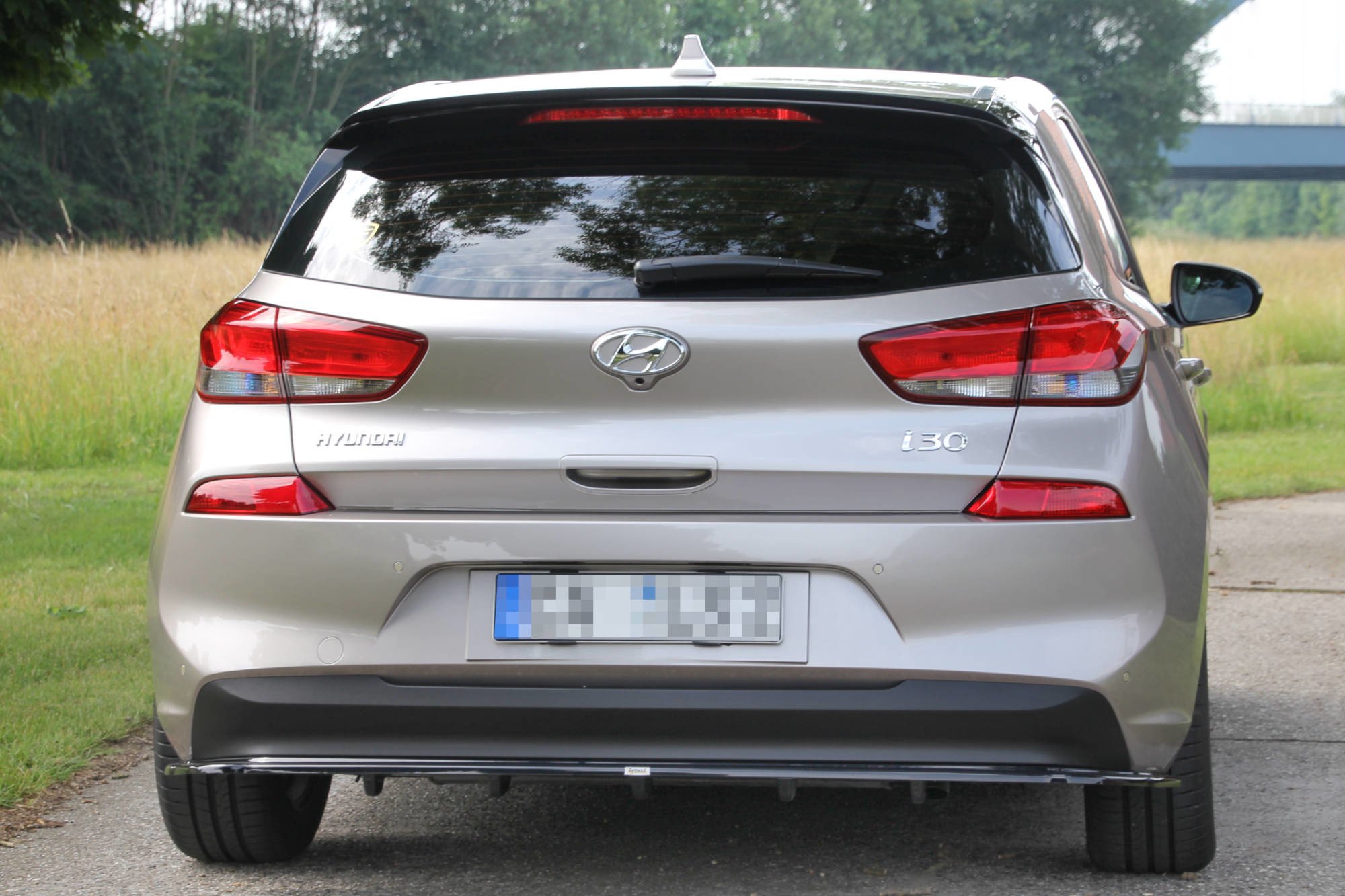 Central Rear Splitter (Vertical Bars) Hyundai I30 Mk3 Hatchback - 3
