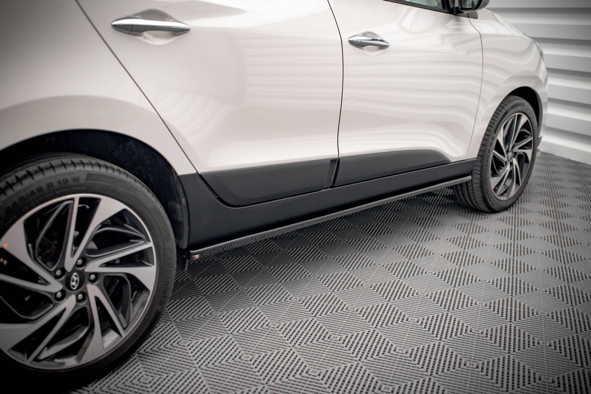 Side Skirts Diffusers Hyundai ix35 Mk1 - 2