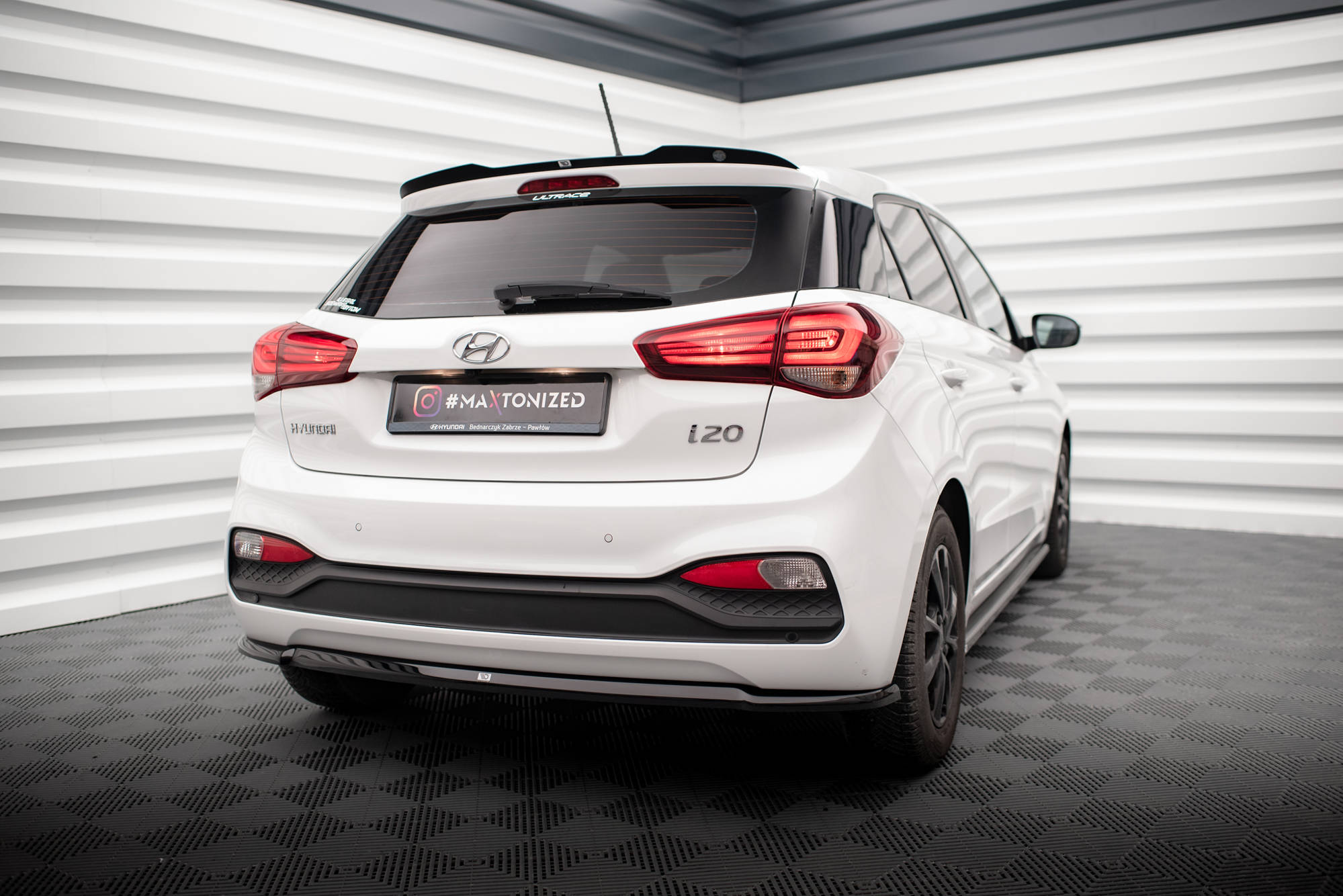 Central Rear Splitter Hyundai I20 Mk2 Facelift - 2